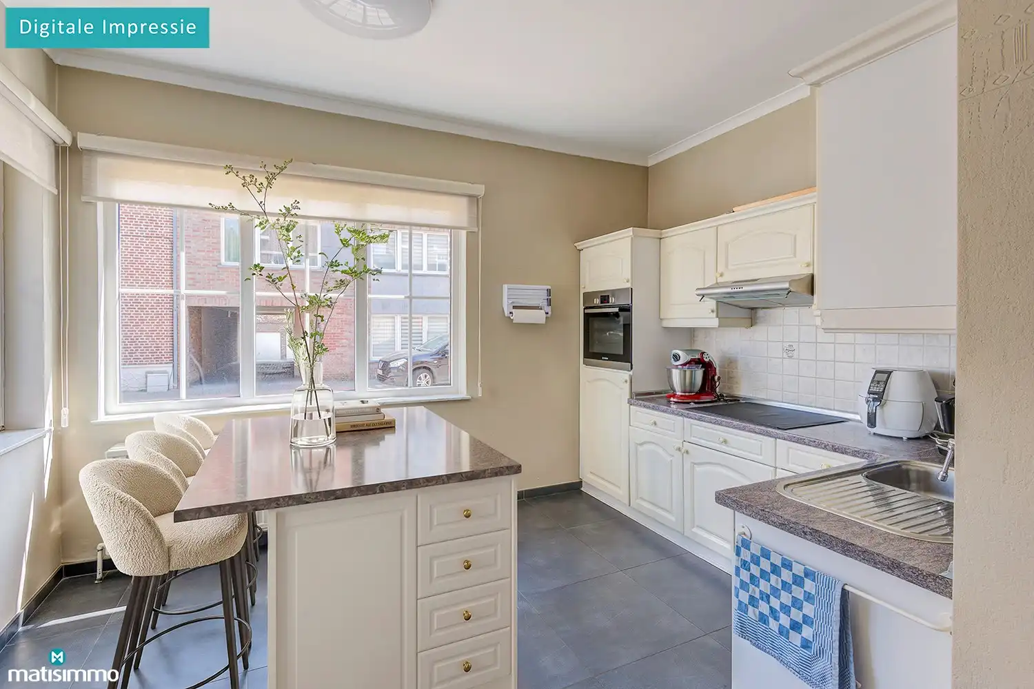 KARAKTERVOLLE EENGEZINSWONING MET 5 SLAAPKAMERS, GARAGE, CARPORT EN TUIN NABIJ HET CENTRUM VAN BILZEN foto 9