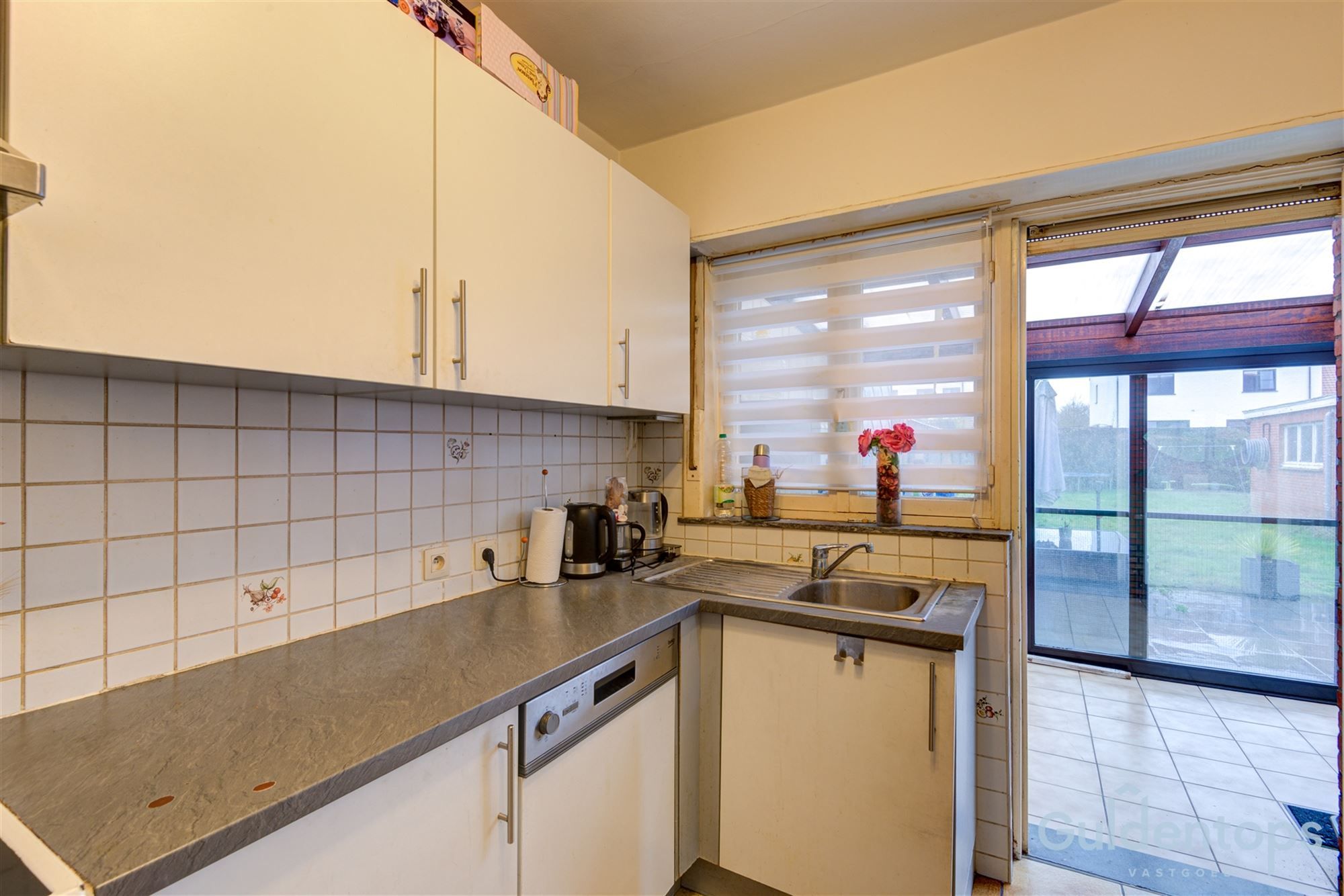 half open woning op ruim perceel foto 18