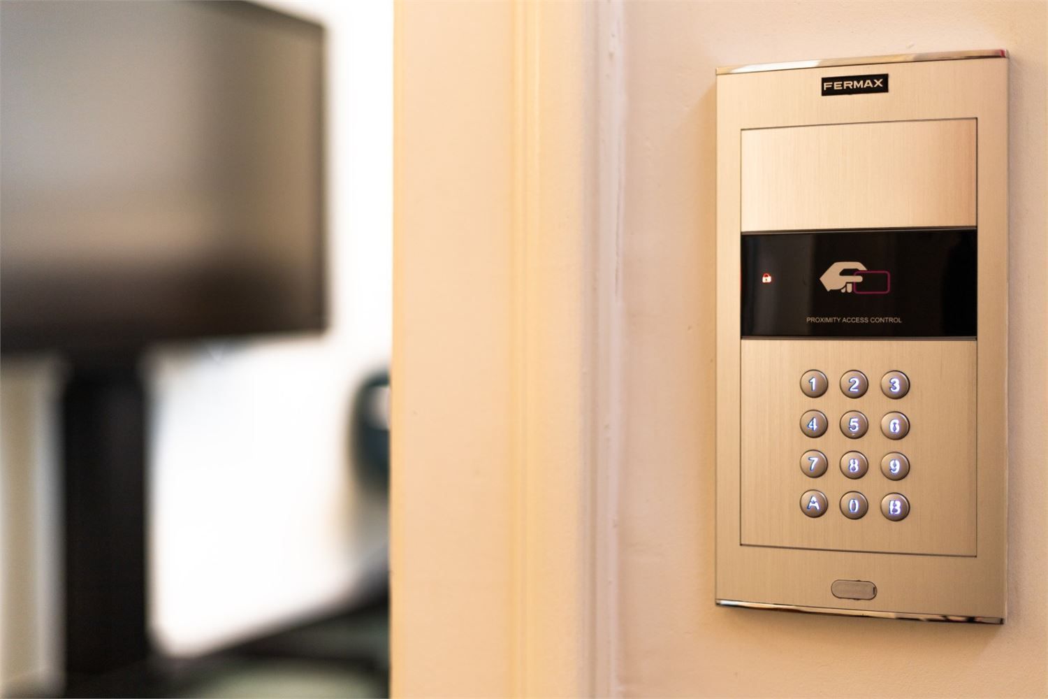 HIPPE INSTAPKLARE KANTOREN IN GERENOVEERDE HERENWONING foto 10