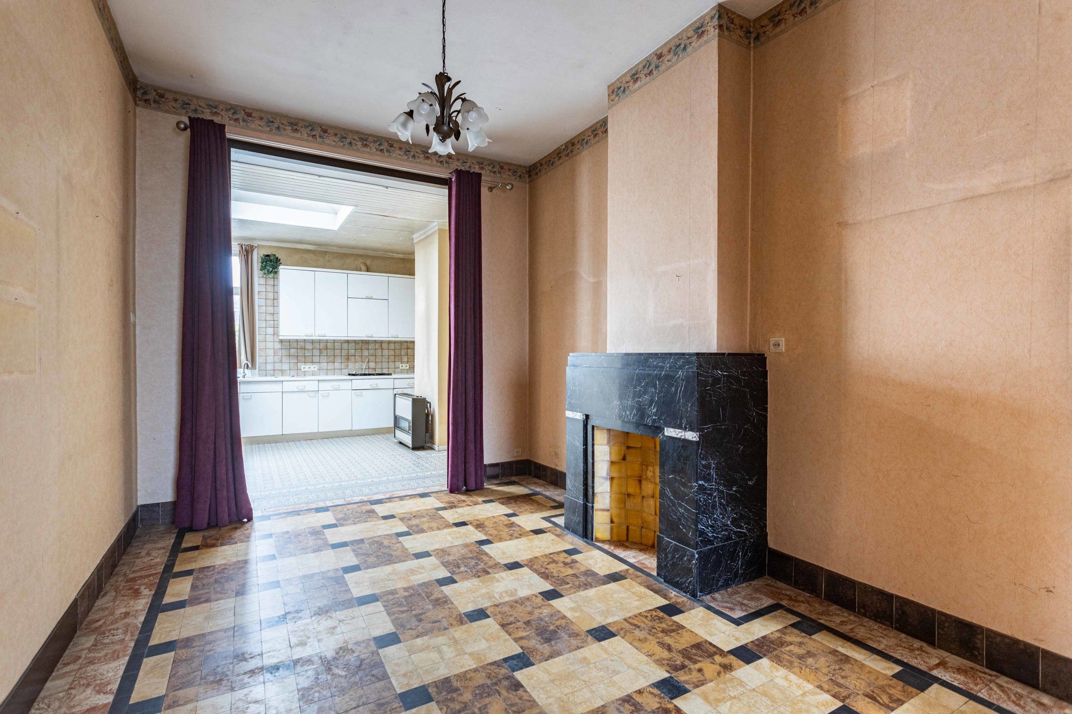 Charmante, te moderniseren stadswoning met tuintje. foto 6