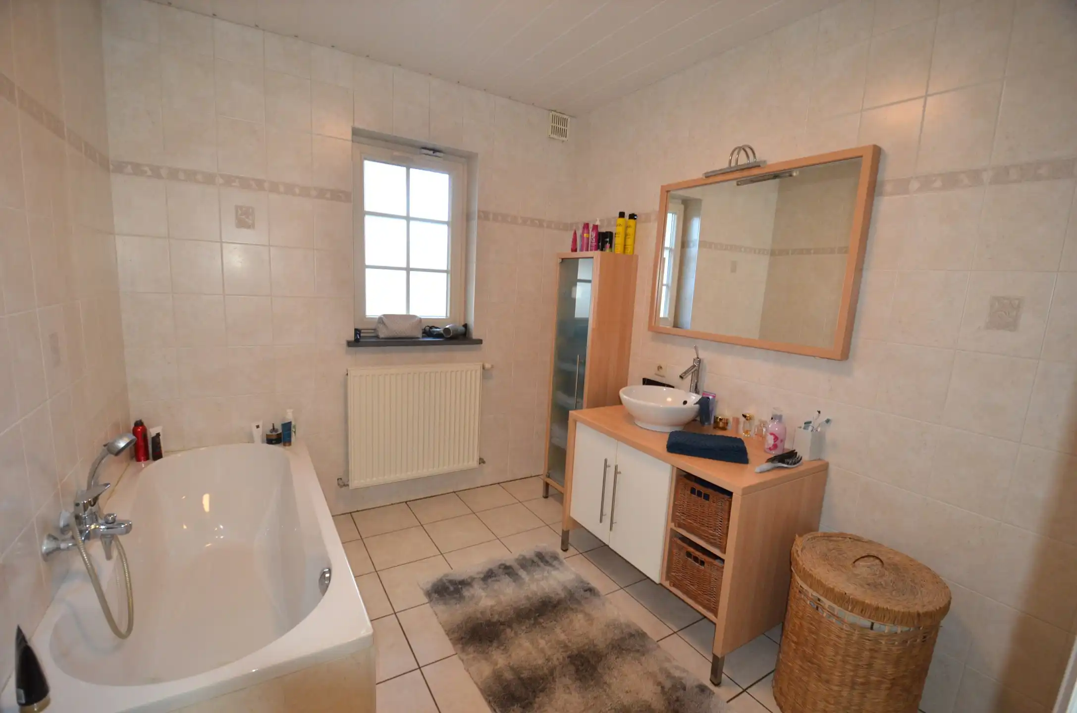 Leuke halfopen bebouwing met drie slaapkamers foto 18