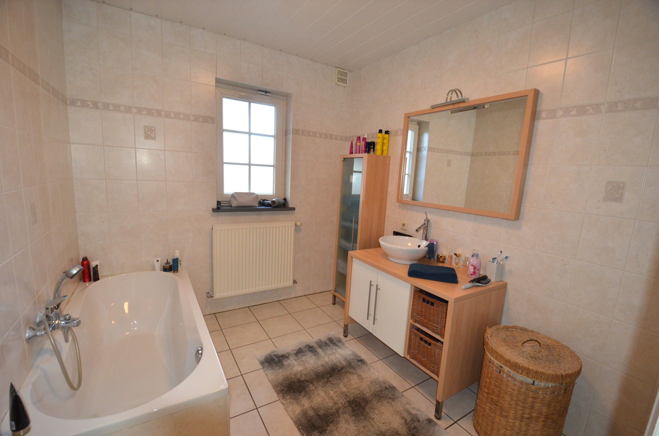 Leuke halfopen bebouwing met drie slaapkamers foto 17