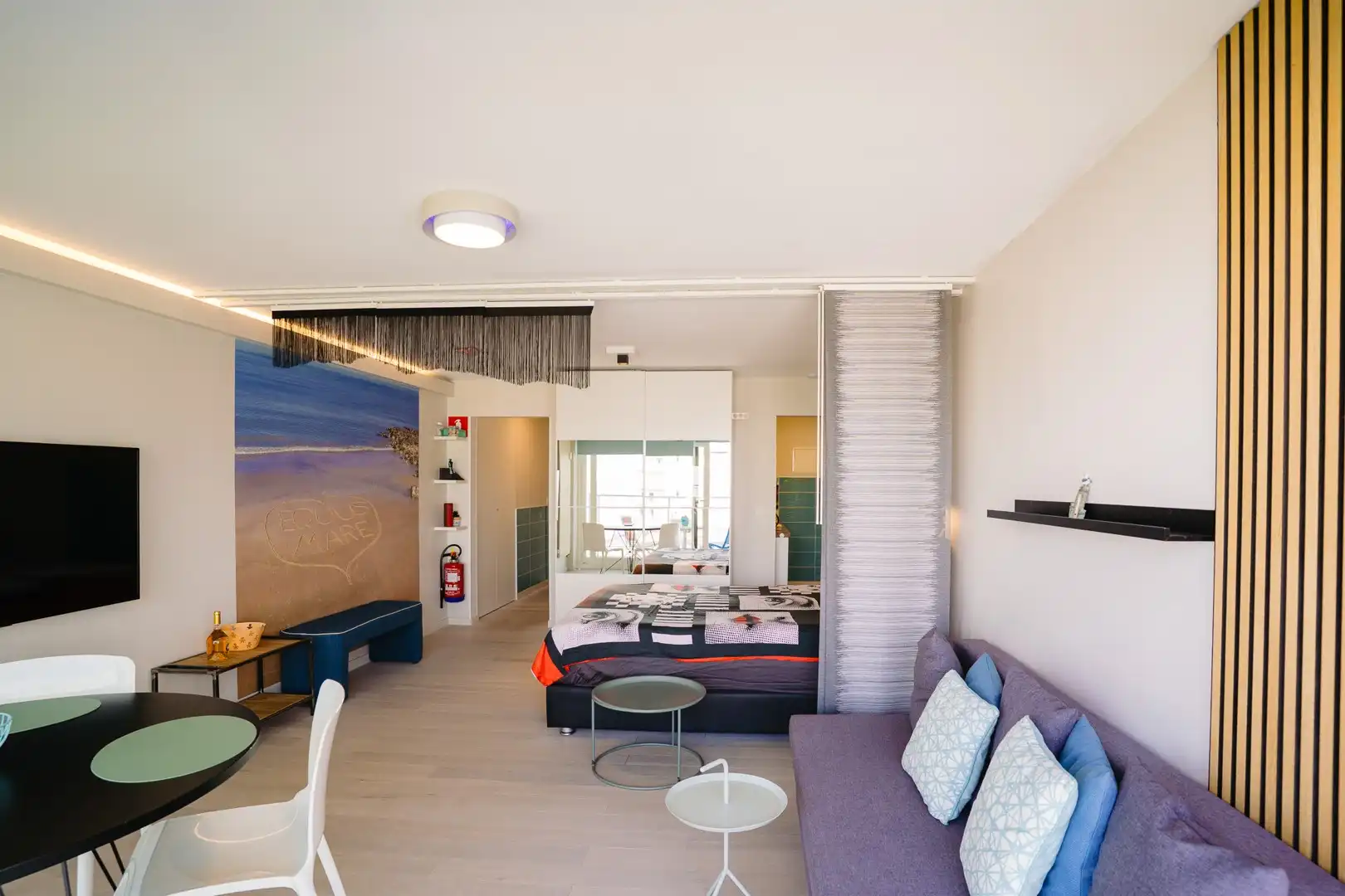 Instapklare gerenoveerde studio met ruim terras foto 4
