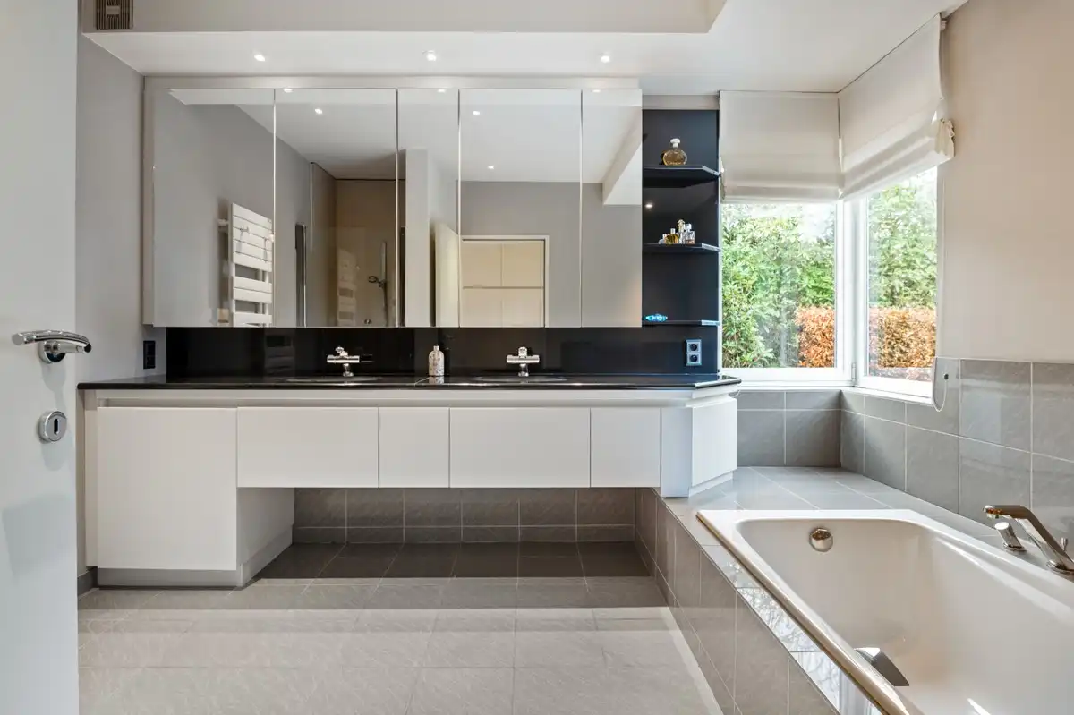 Uitzonderlijke villa op 3451 m² met 5 slaapkamers omgeven door groen. foto 14