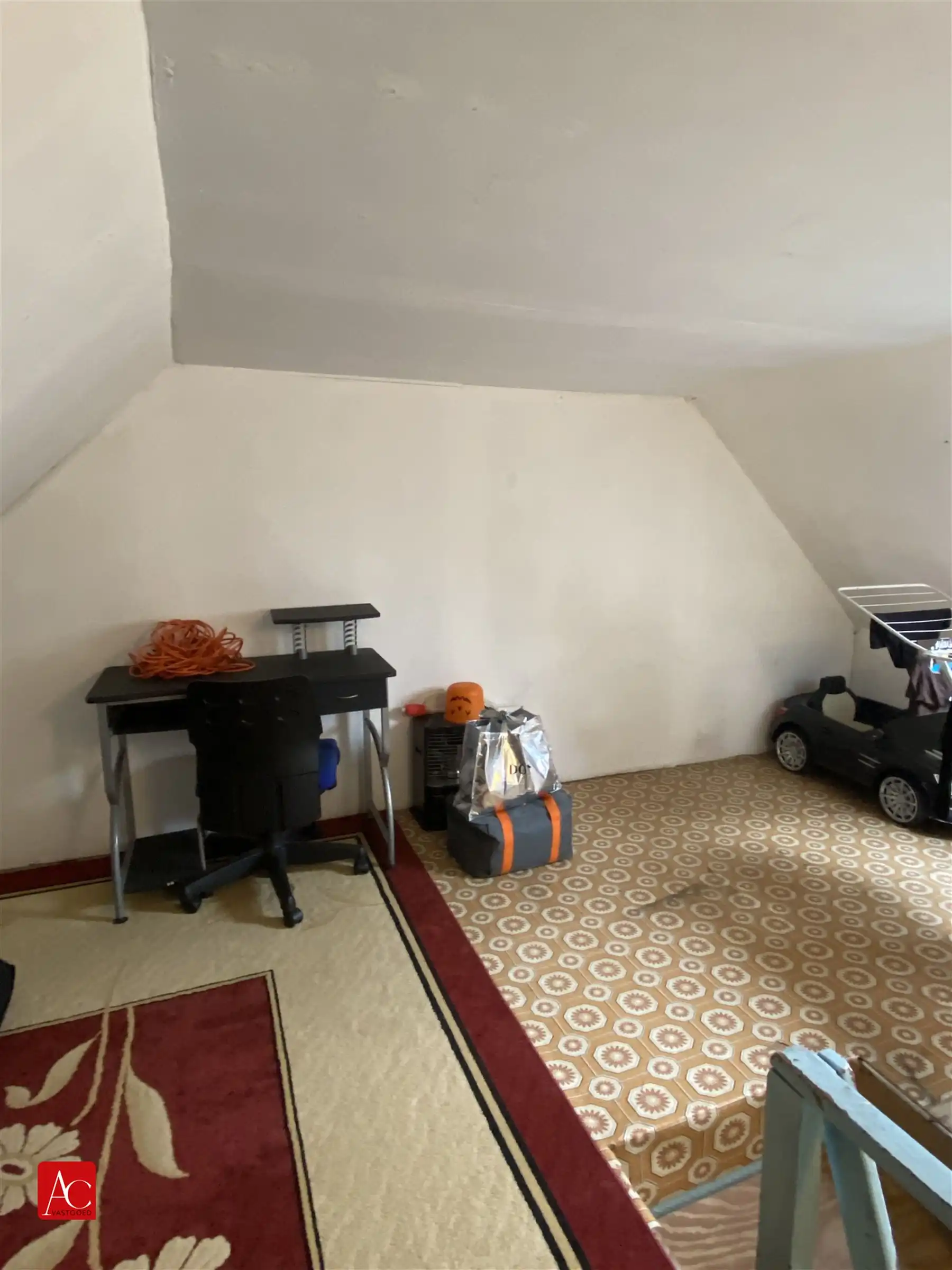 Totaal te renoveren starterswoning foto 13