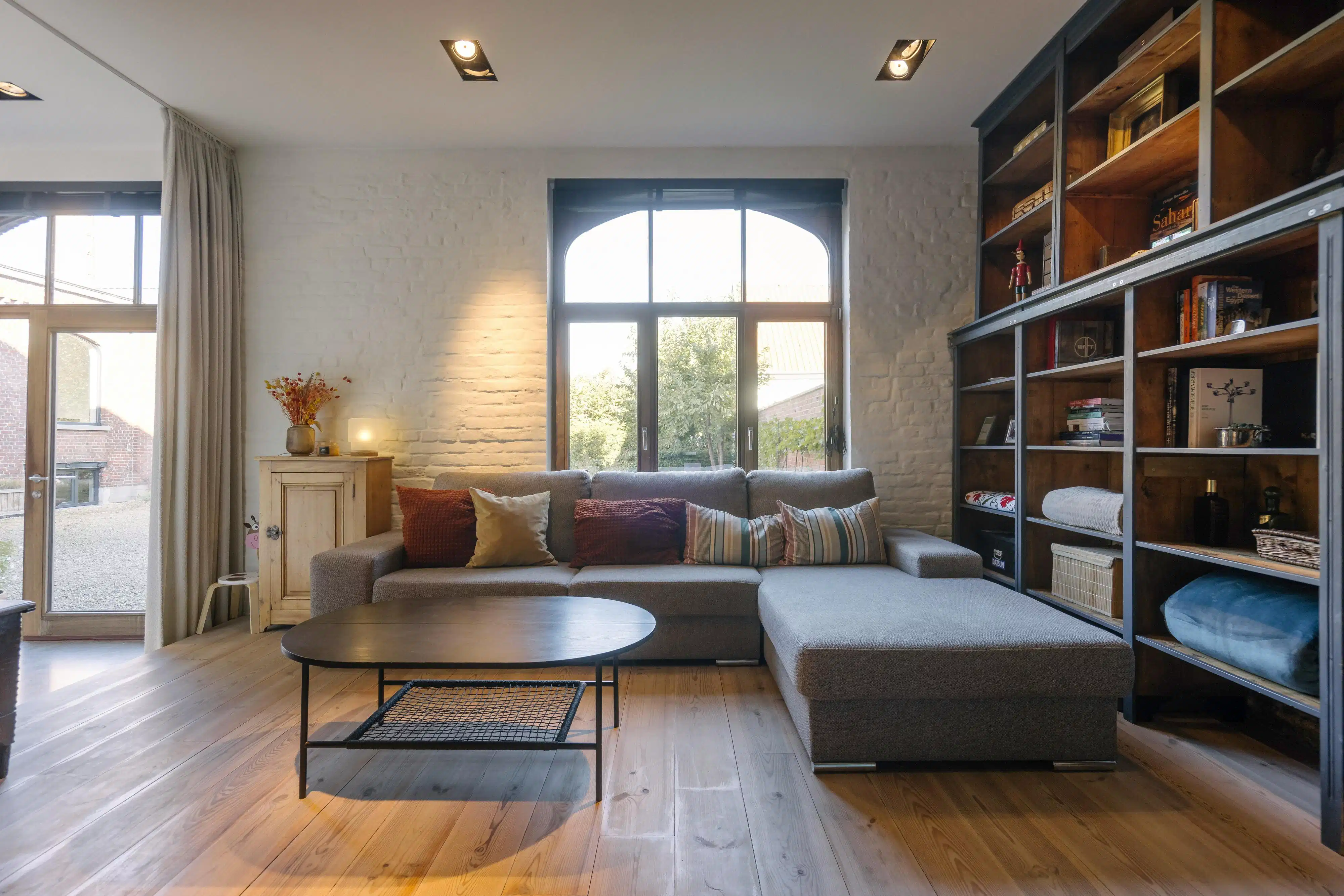 Gerenoveerde woning met authentieke elementen en magazijn foto 11