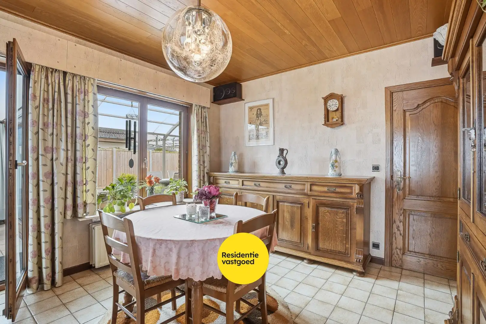 Alleenstaande bungalow met garage en tuin  op 684 m² foto 7