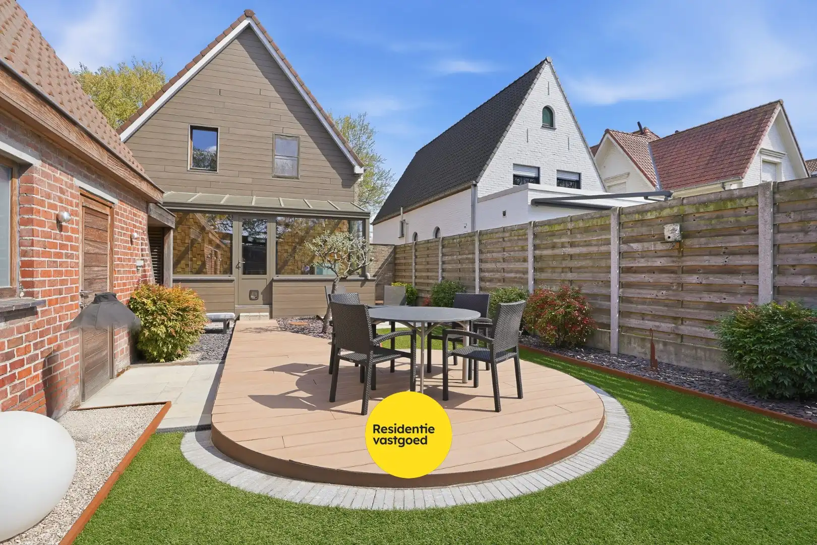 Open bebouwing met zonnige tuin in Sint-Michiels foto 13