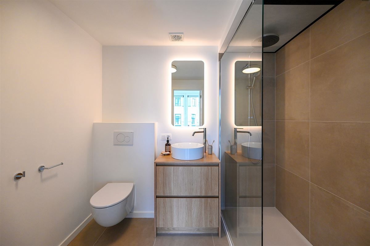 Recent gerenoveerd studio-appartement met aparte slaapkamer foto 16