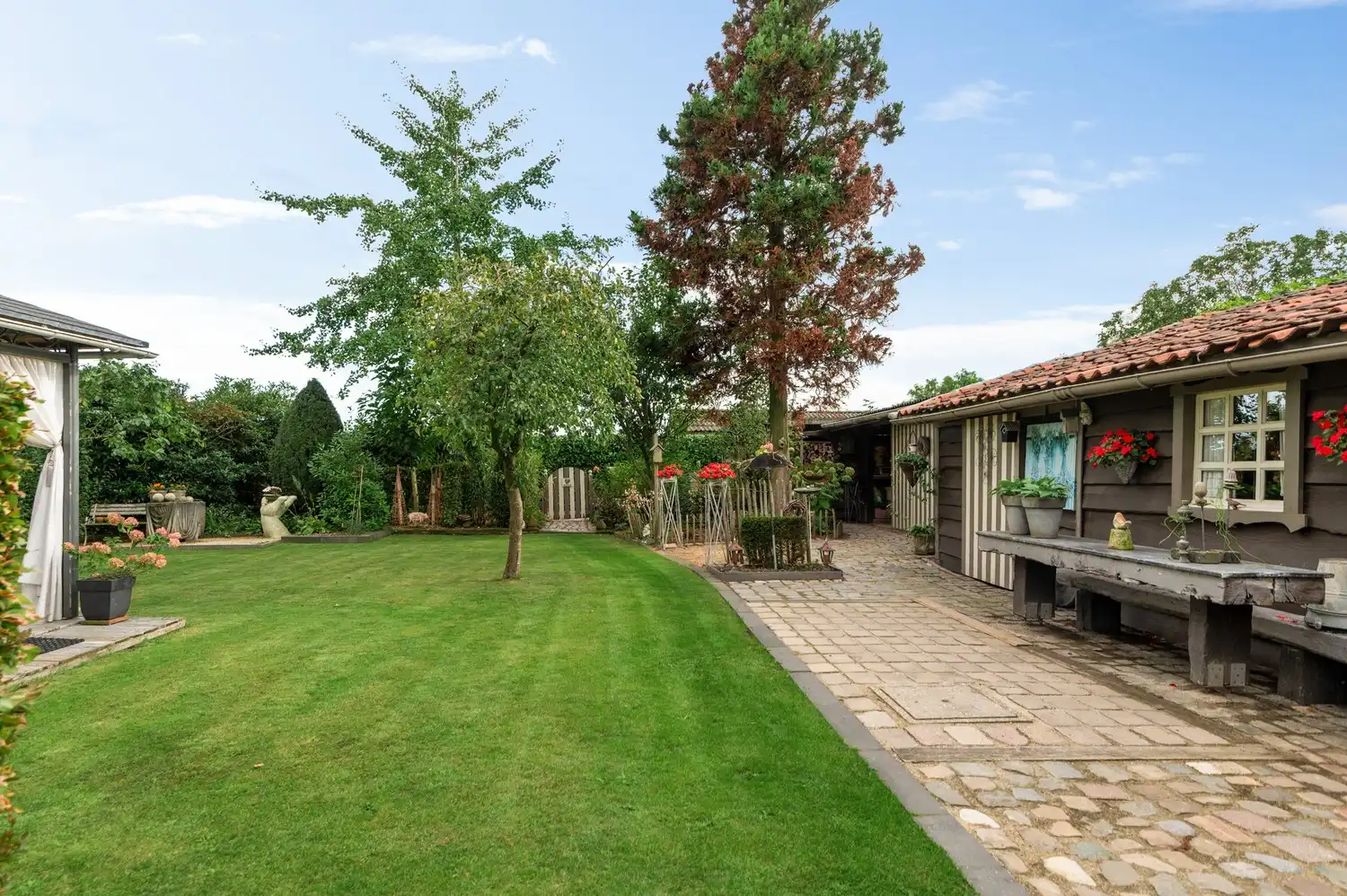 Charmante woning met 4 slaapkamers, grote tuin en dubbele garage foto 31