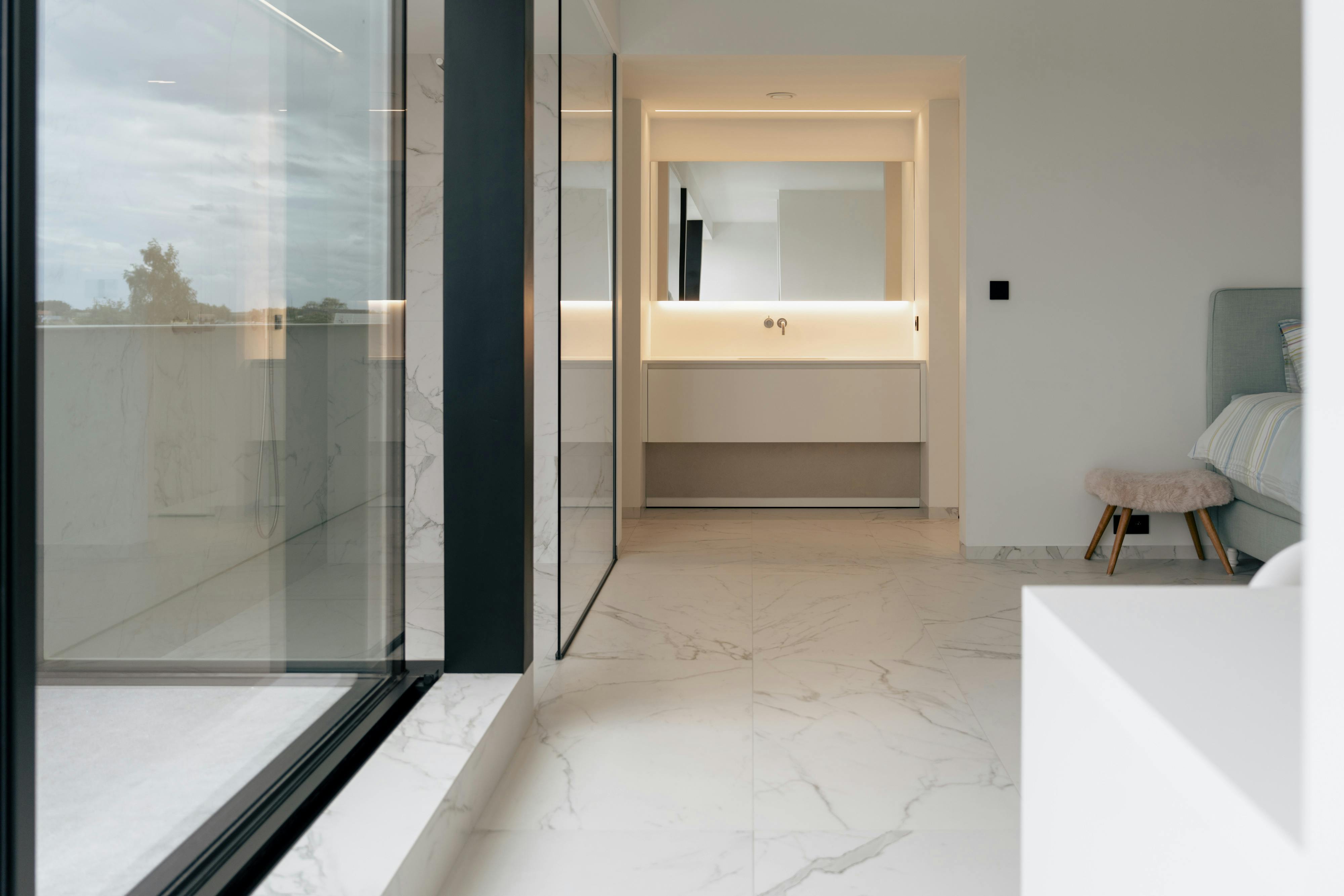 Hypermoderne strakke villa met zwembad in Gits foto 26