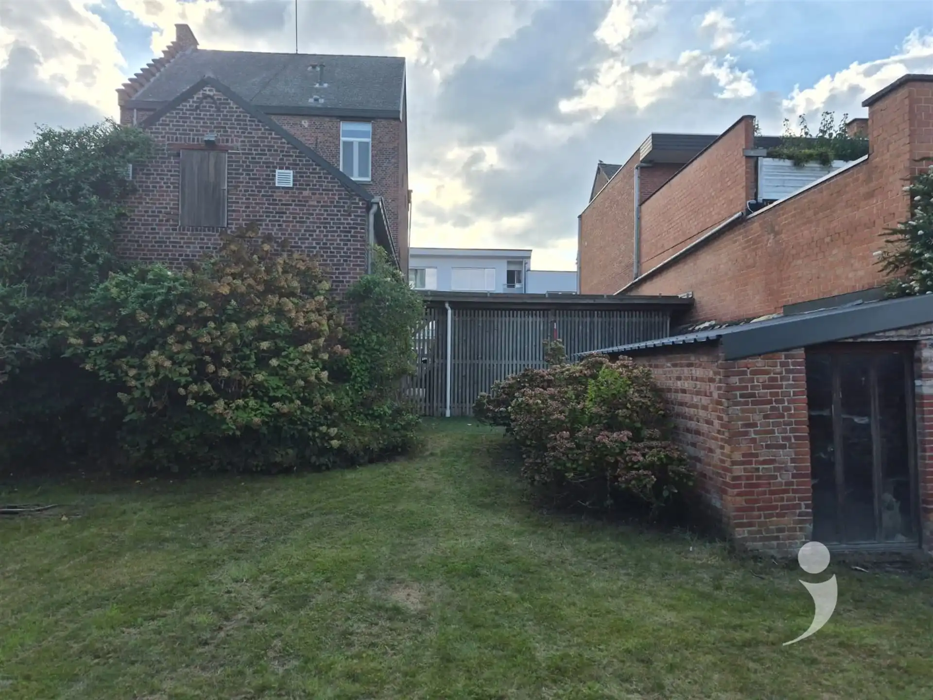 appartement met tuin en staanplaats voor de wagen foto 18