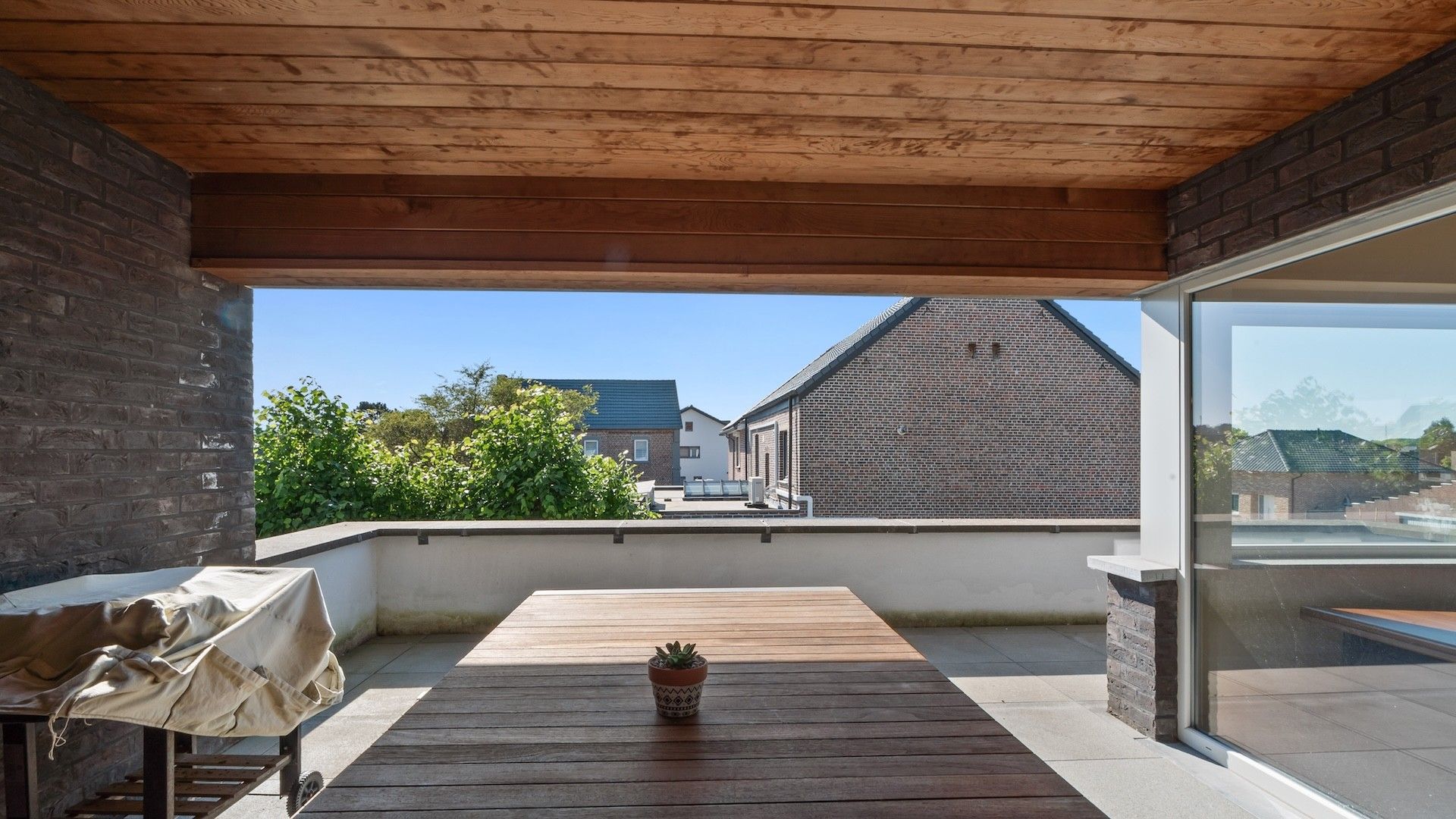 Duplex app. van 220m2 met 3 slpk's en 65m2 aan terrassen foto 24