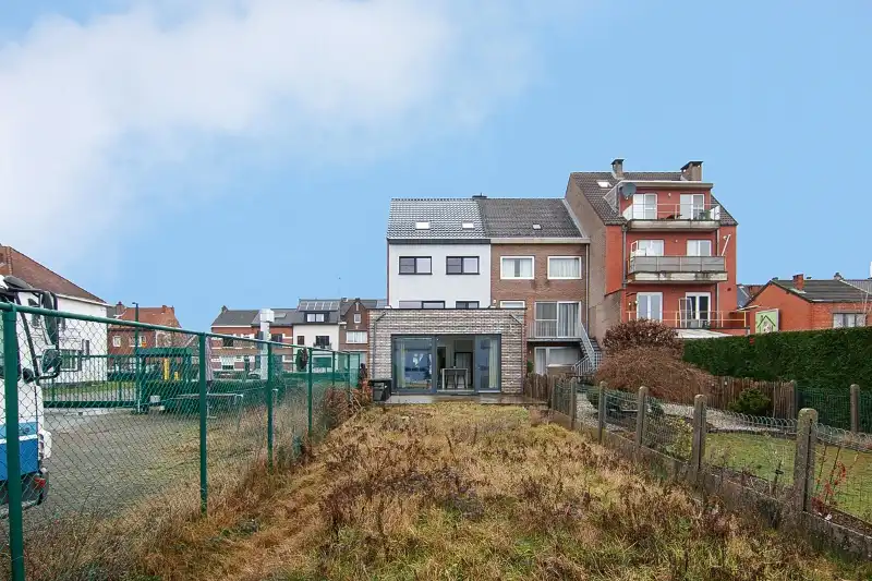 Voll gerenoveerde woning met 5 slpk 3 badk foto 12