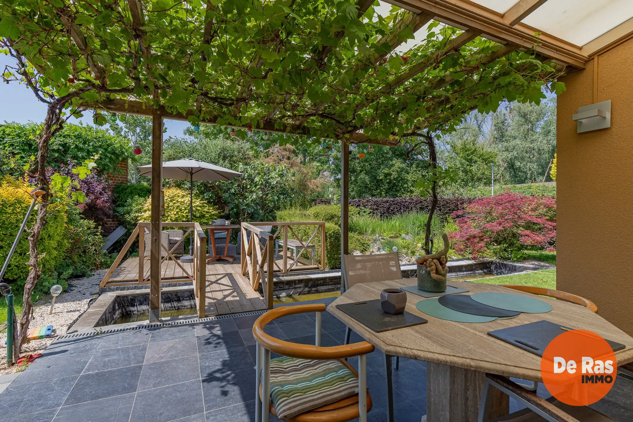 Hoofdfoto van de publicatie: WETTEREN - Open bebouwing in rustige straat met leuke tuin