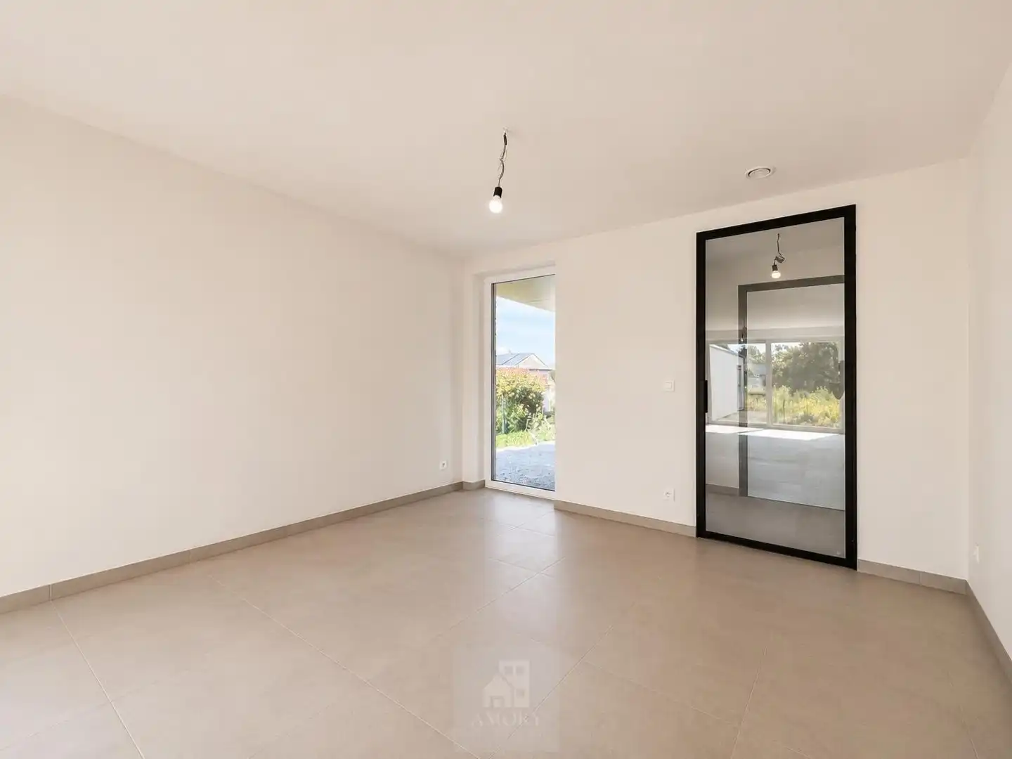 Zeer ruime en moderne halfopen nieuwbouwwoning foto 4