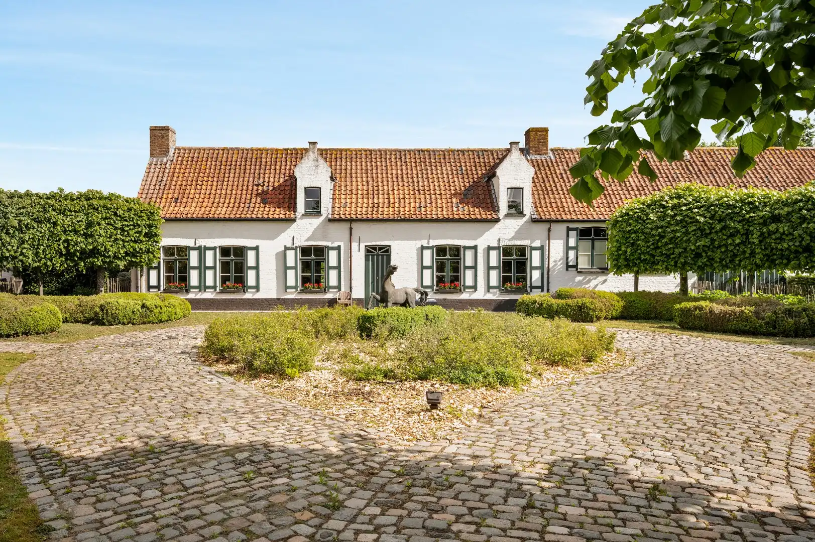 Uitzonderlijke hoeve met binnenpiste en paardenstallen op 1,88 hectare foto 11