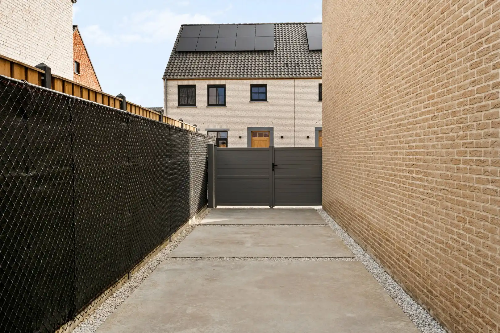 Instapklare, open woning met 4 slaapkamers en dressing, 2 garages en zonnige tuin in Menen foto 17