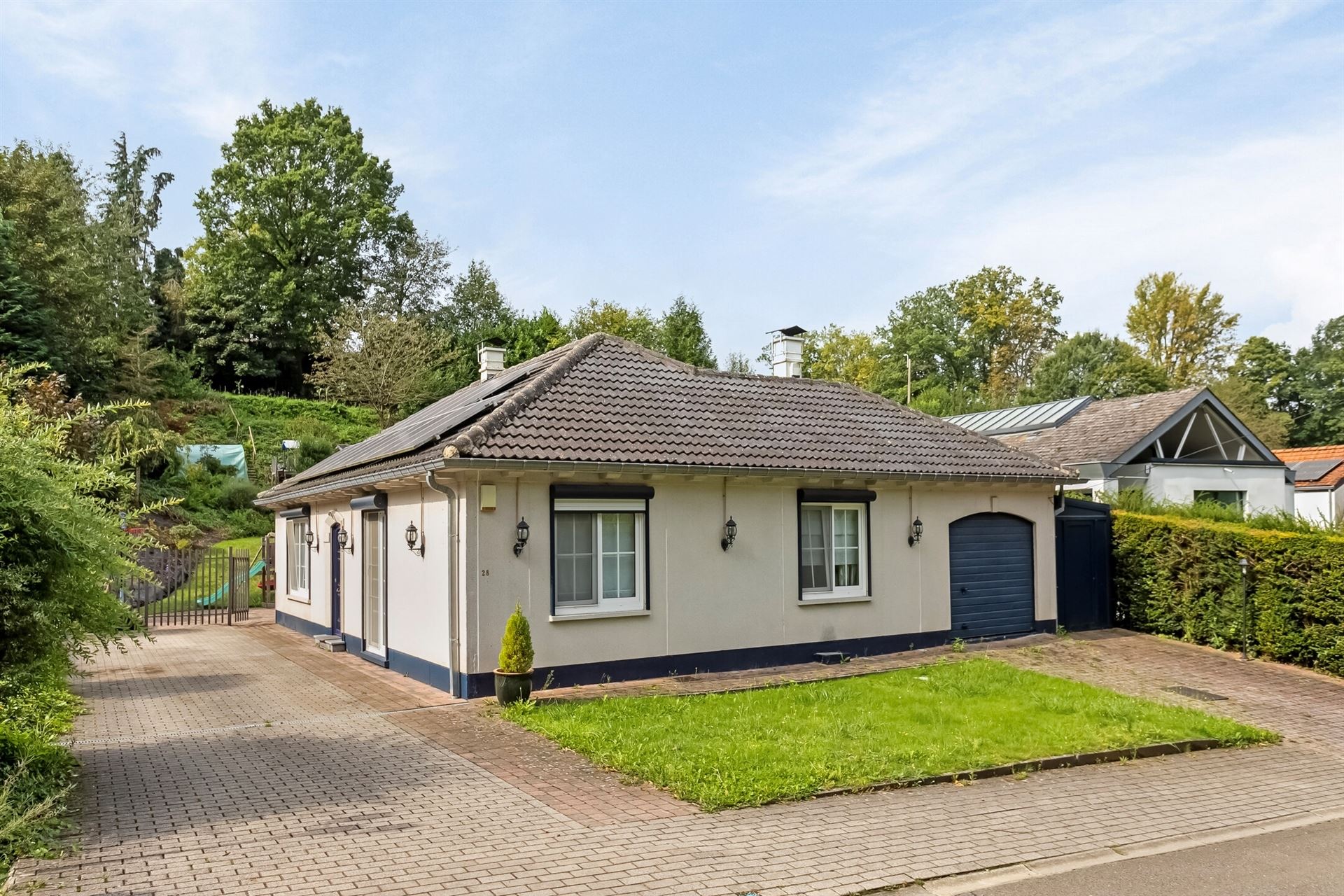 Volledig gerenoveerde bungalow in rustige wijk foto 1