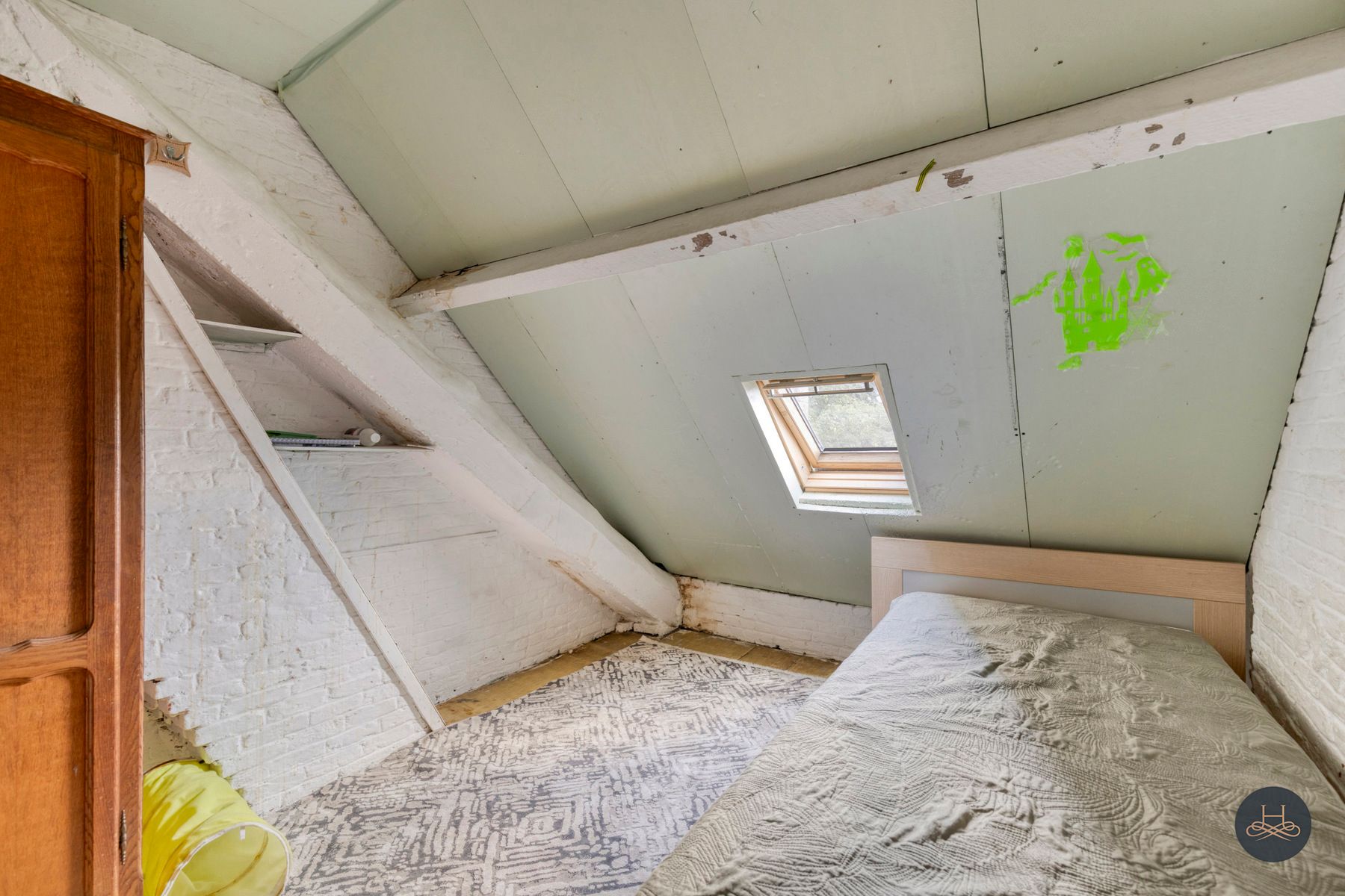 Knappe renovatiewoning met binnenplaats en 4 slaapkamers foto 20