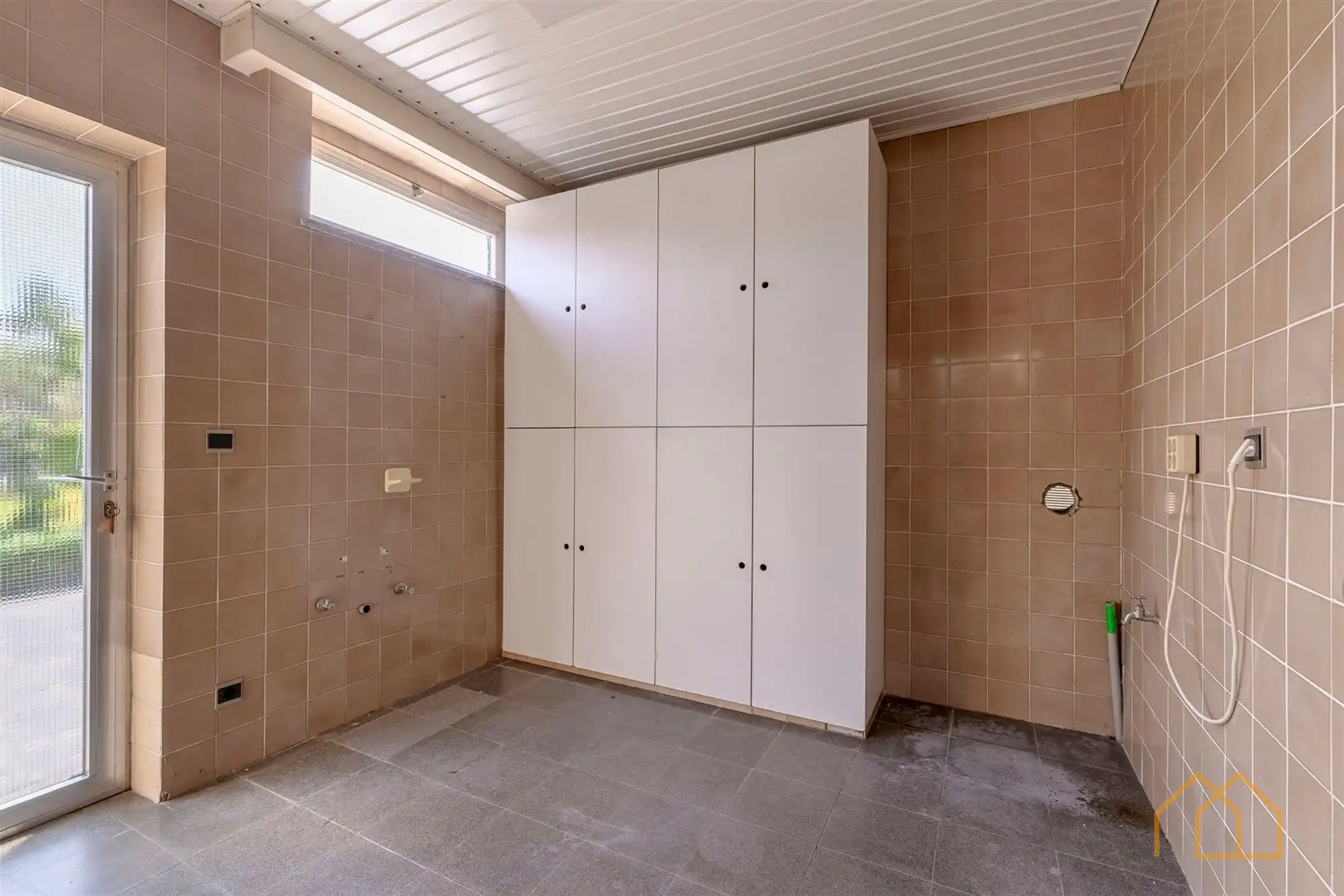 Laagbouw op 15are in groene omgeving foto 17