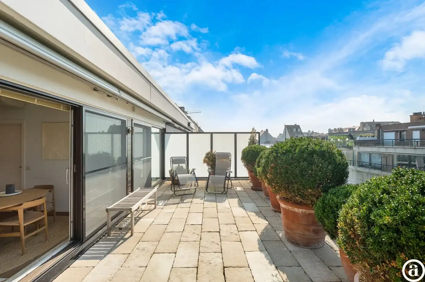 Penthouse appartement met grote zonneterrassen nabij strand. foto 12