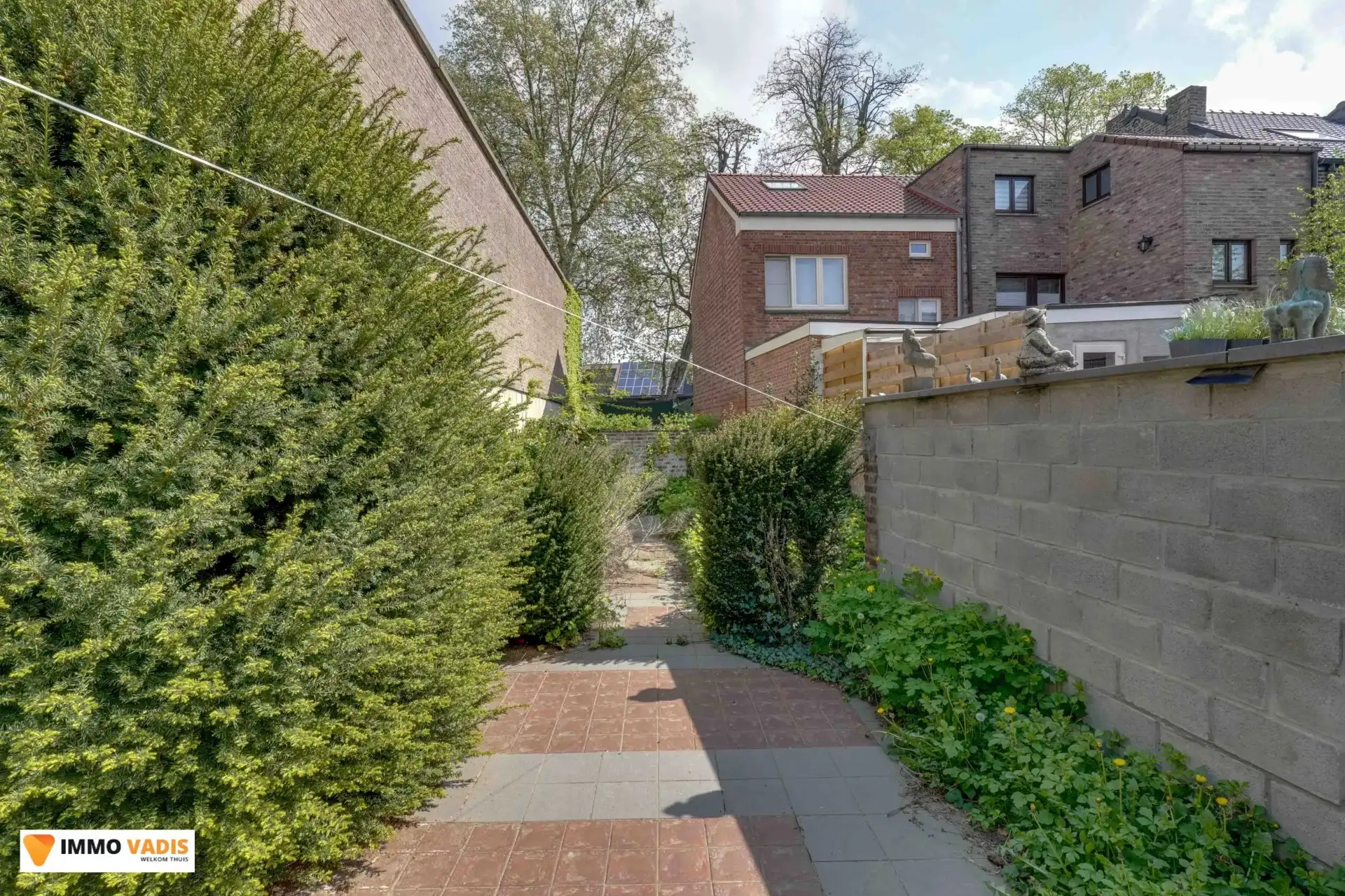 Authentiek herenhuis met karakter, klaar voor een stijlvolle renovatie. foto 8