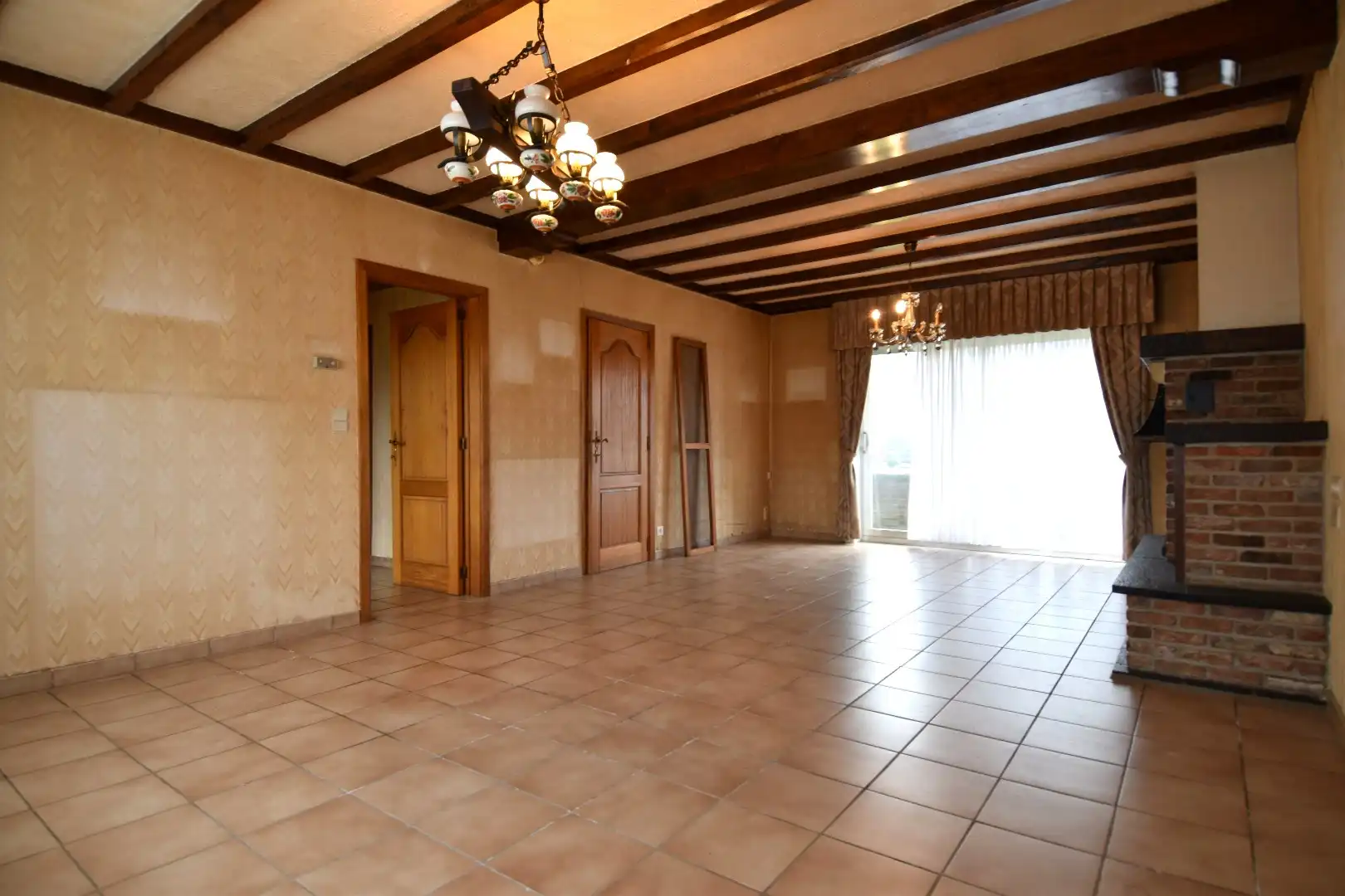 Halfopen bebouwing met 2 slaapkamers, garage en tuin in landelijke omgeving te koop in Gullegem foto 3