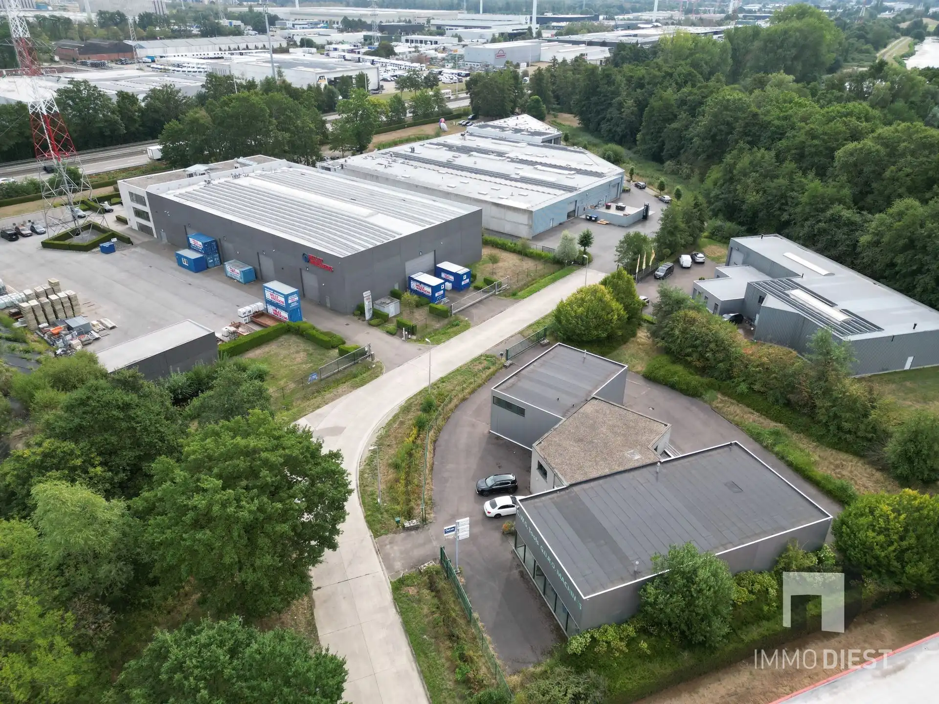 Magazijn met bureel op triple A-locatie foto 23