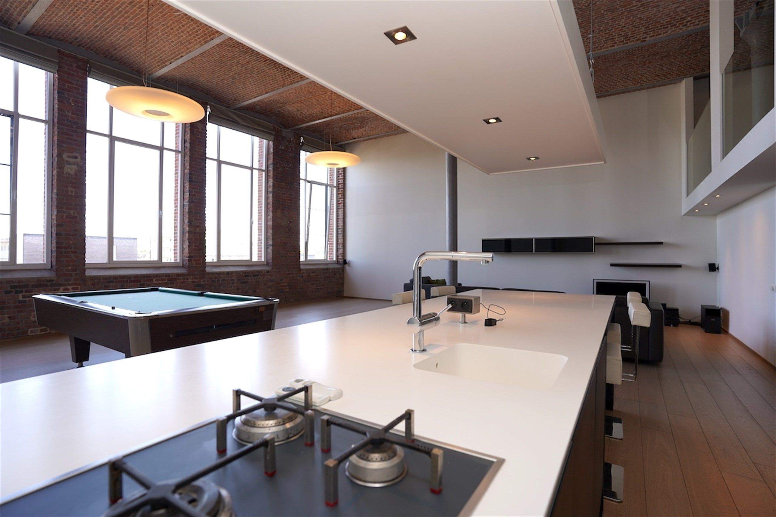 Verrassende, heldere loft met plafondhoogten van 6 m! foto 16