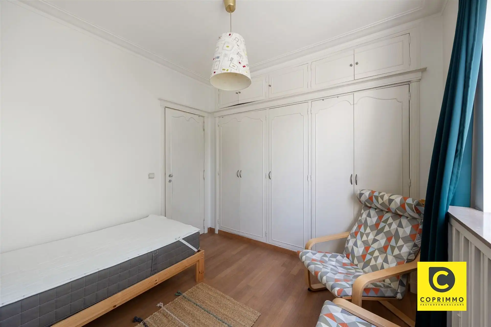 Riant 4 slaapkamer app + garage foto 15