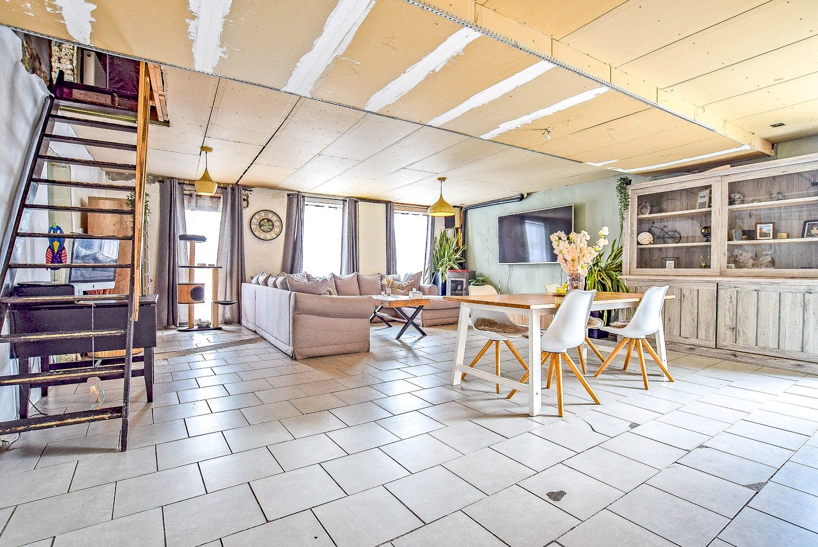 Te renoveren woning met 4 slaapkamers, bureau en zongerichte tuin in Alveringem foto 8