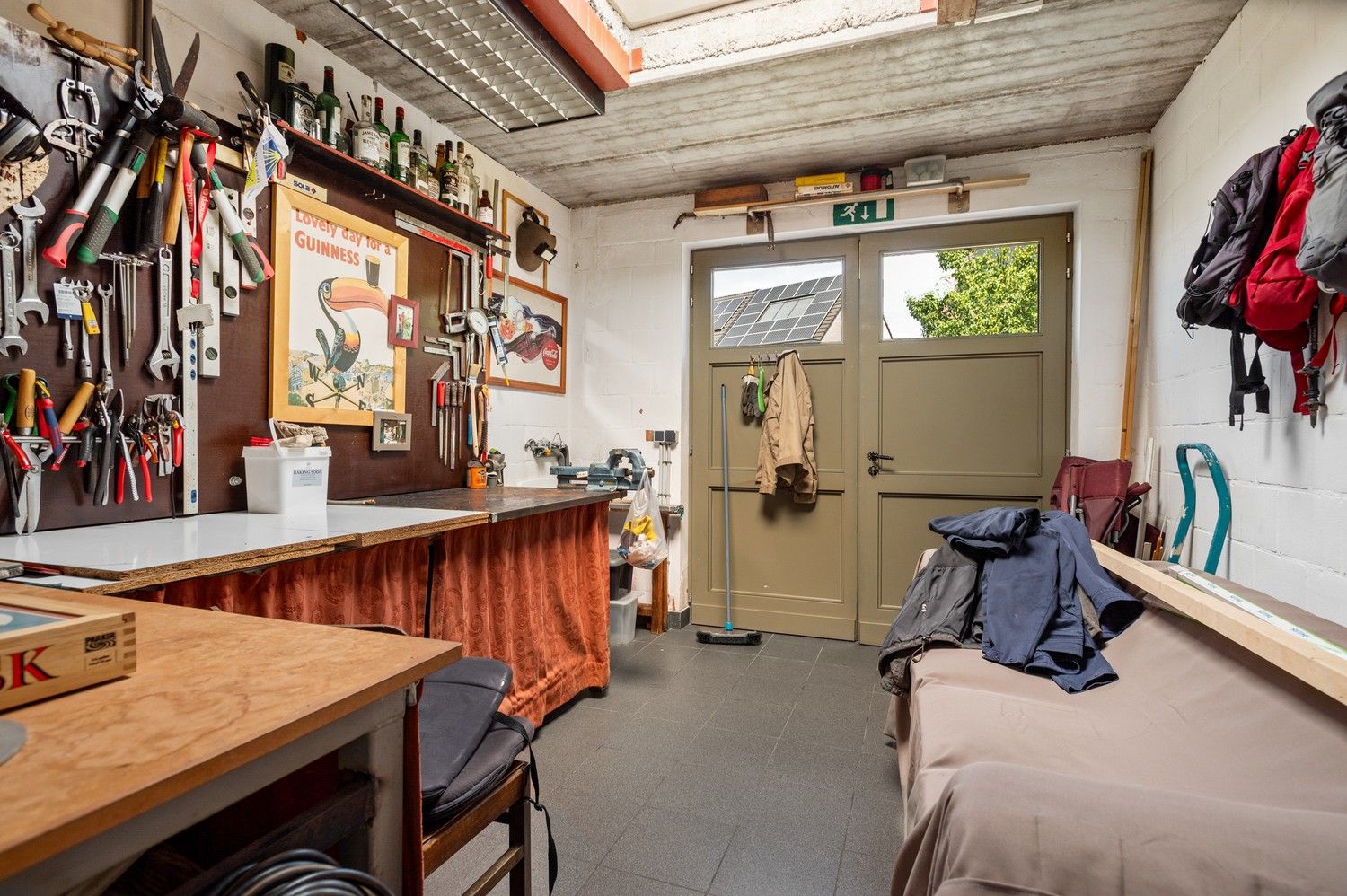 Prachtige woning met 3 ruime slaapkamers, inpandige garage met oprit, tuin & atelier! foto 10