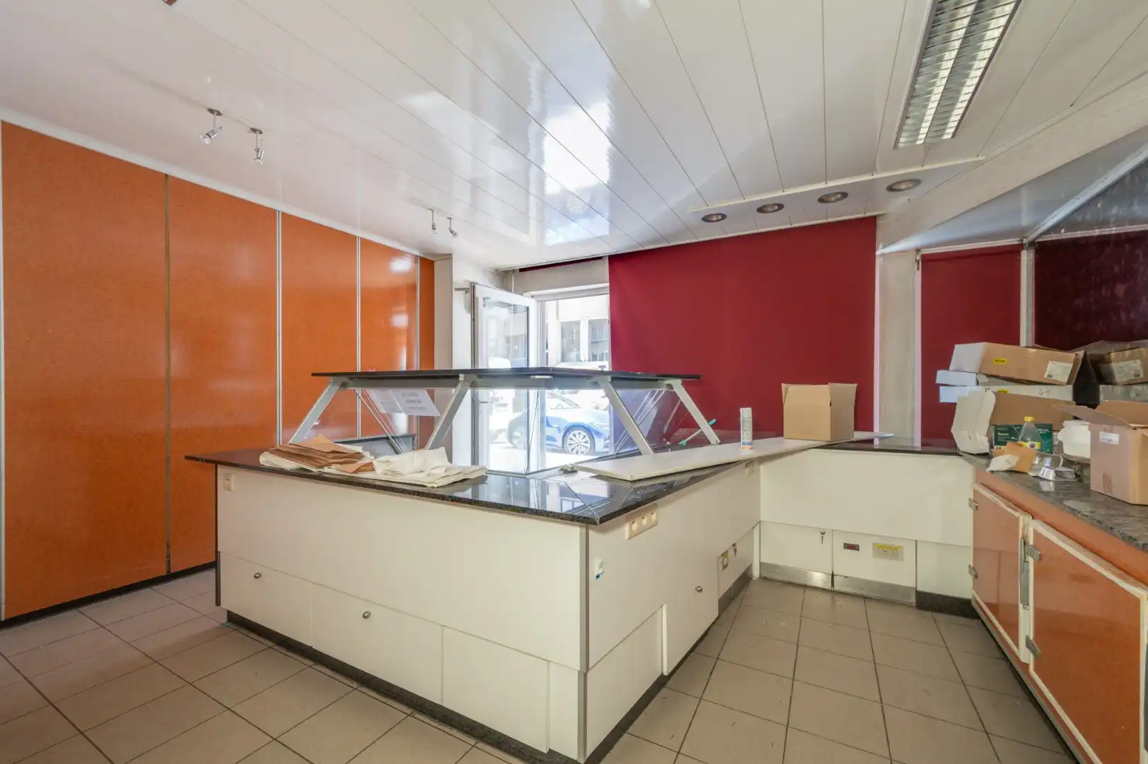 Handelsruimte op uitstekende commerciële ligging in Oostende! foto 2
