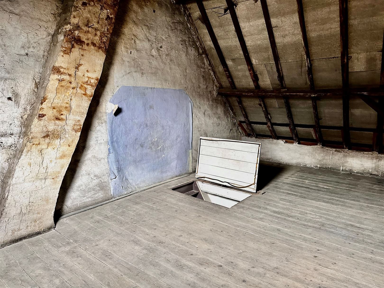 Te renoveren/ te slopen woning te Ename foto 5