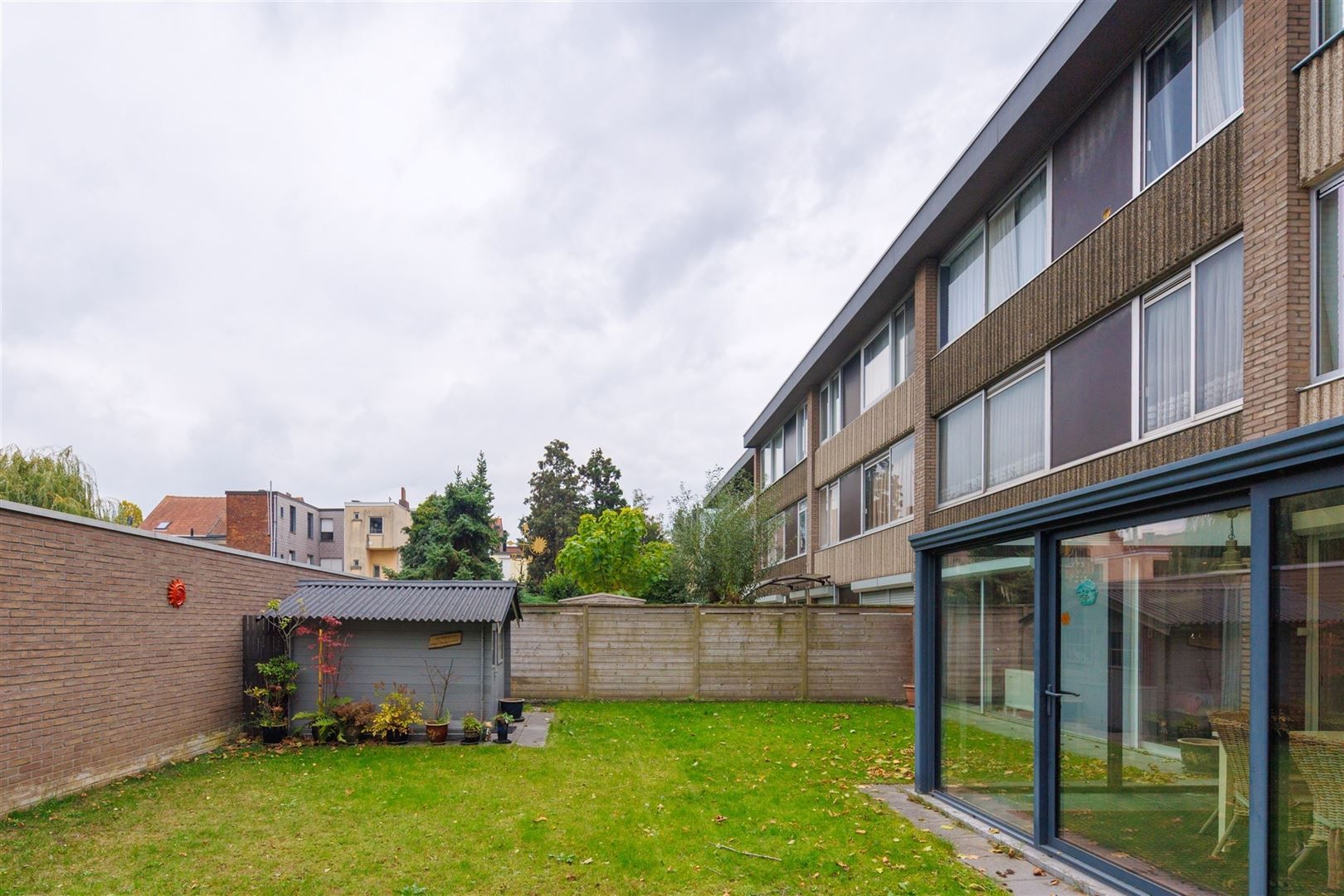 Uniek gelijkvloersappartement met tuin, dubbele garage en tal van mogelijkheden foto 9