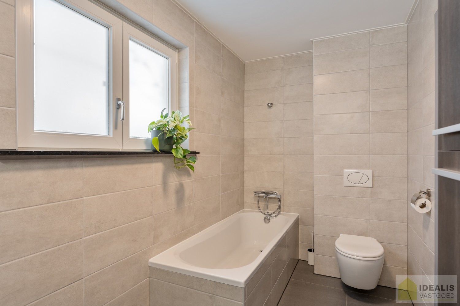 IDEALIS VASTGOED – Instapklare eengezinswoning met een lichtrijke leefruimte, 3 ruime slaapkamers (mogelijks 4), 2 badkamers op een fijn zuid-oost georiënteerd perceel! Deze woning bevindt zich op een perceel van 5a 19ca in een rustige en gezinsvriendelijke woonstraat! foto 22