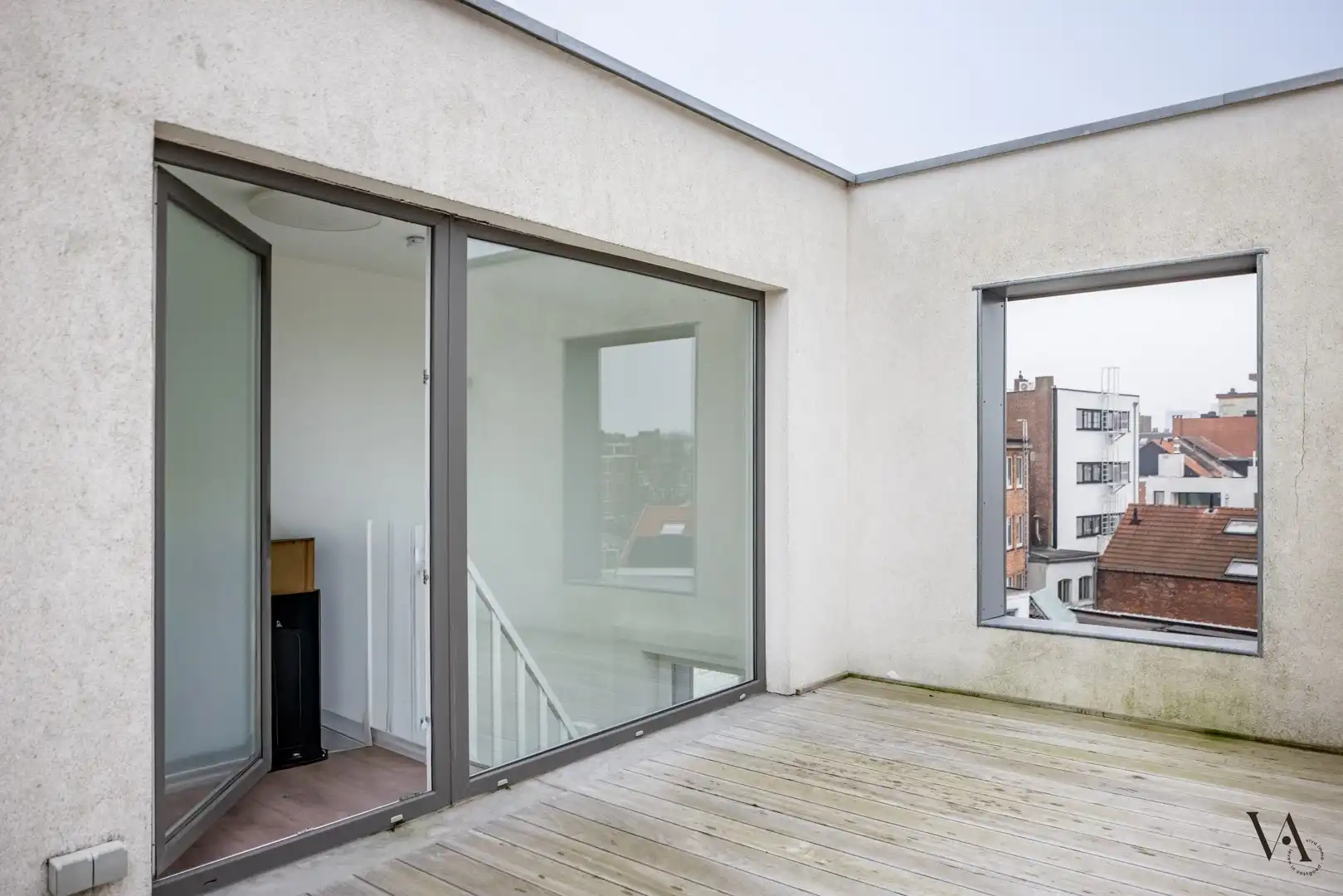 Volledig gerenoveerde woning met koer en dakterras in rustig straatje in Leuven foto 14