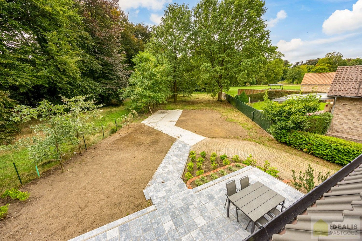 PRACHTIG GELEGEN EN INSTAPKLARE VILLA IN NIEUWBOUWSTAAT! foto 34