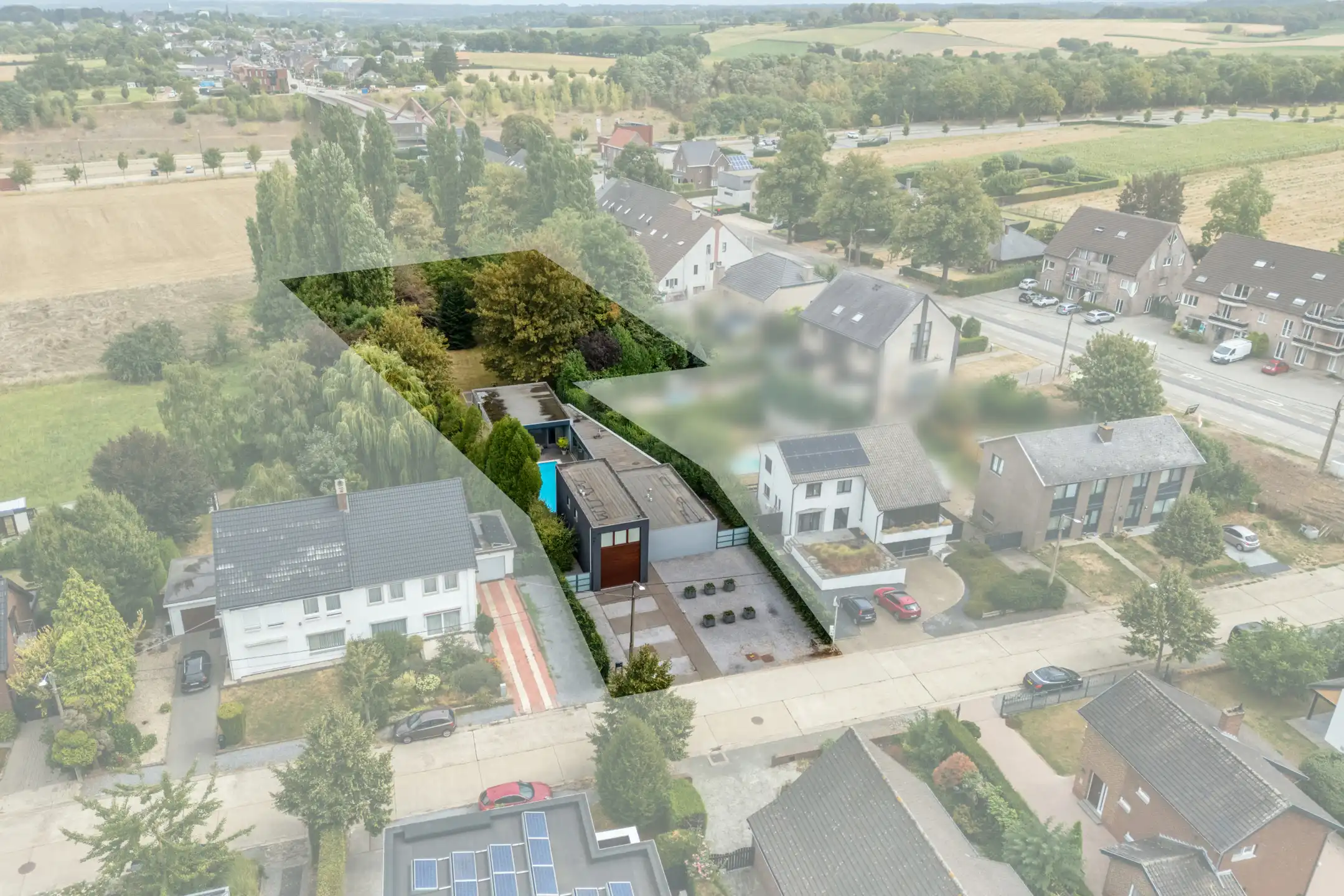 Architecturale villa met zwembad en parktuin foto 33