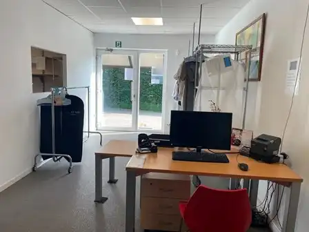 Centraal en rustig gelegen praktijk-/kantoorruimte foto 8