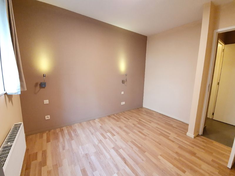 Centraal gelegen 2 slaapkamer appartement te huur foto 6