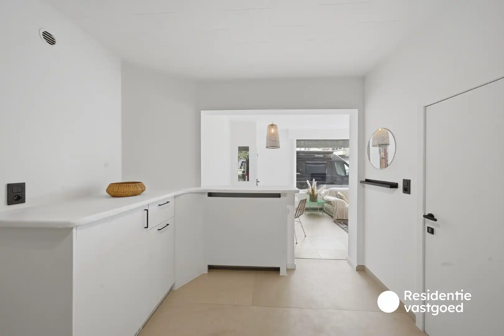 Gelijkvloers en gerenoveerd appartement met garage in Oostende foto 9