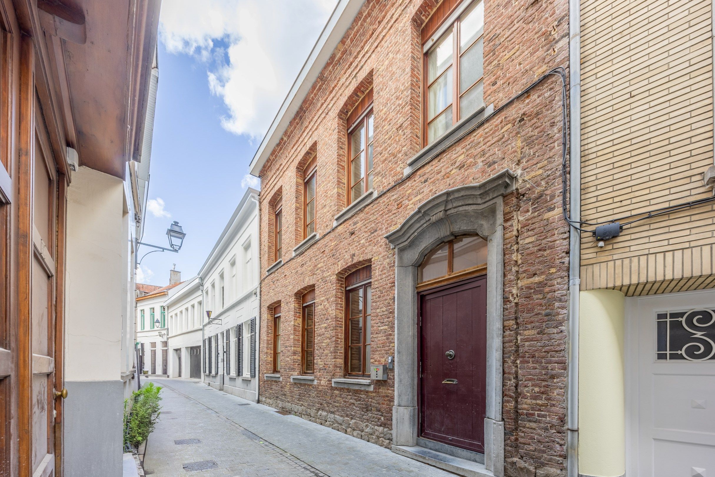 UITZONDERLIJKE WONING OP CENTRALE LIGGING foto {{pictureIndex}}