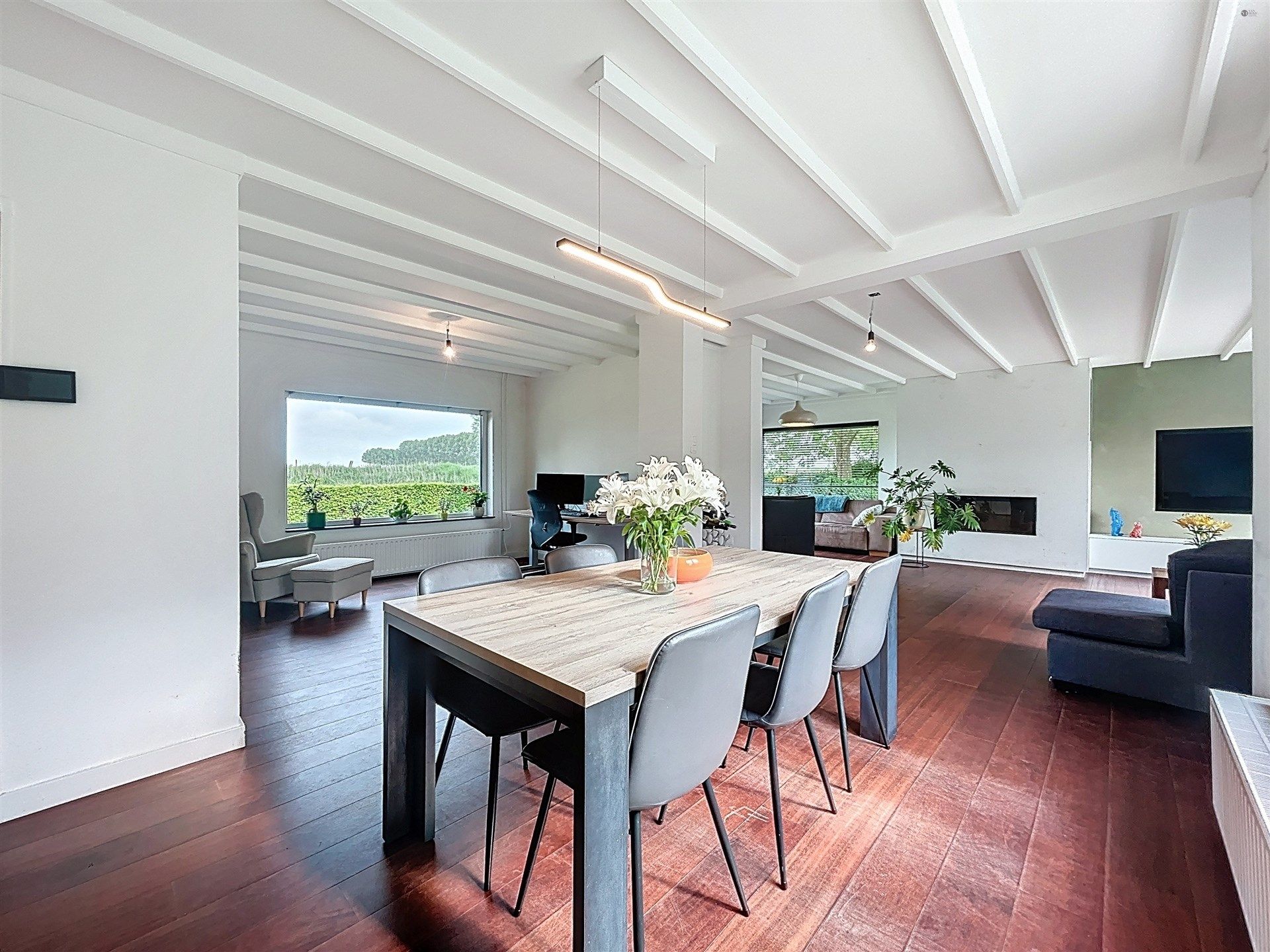 Prachtige villa met 5 slaapkamers, garage en verwarmd zwembad op perceel van 5864 m². foto 4