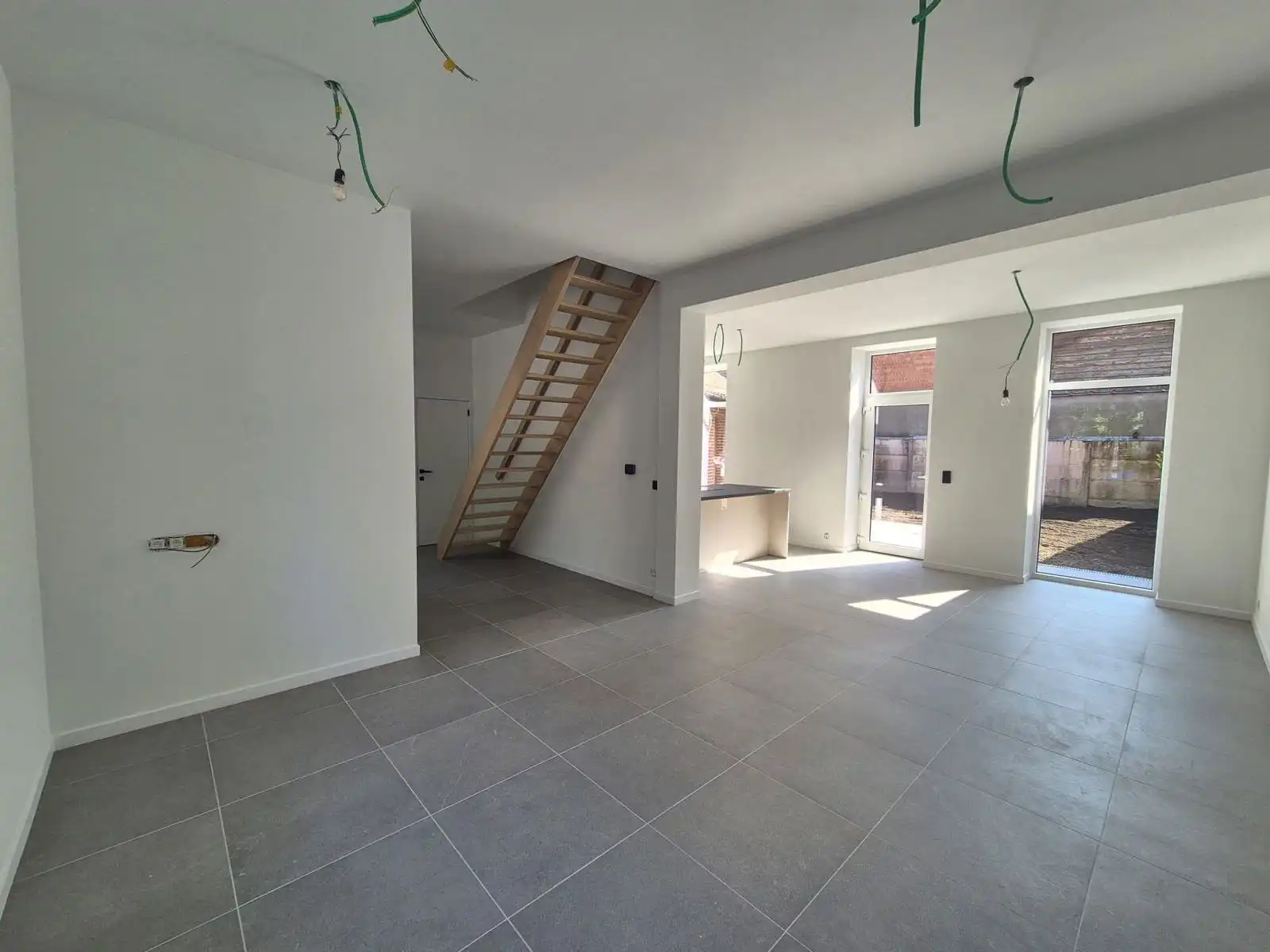 Halfopen bebouwing met 5 slaapkamers en 2 badkamers foto 3