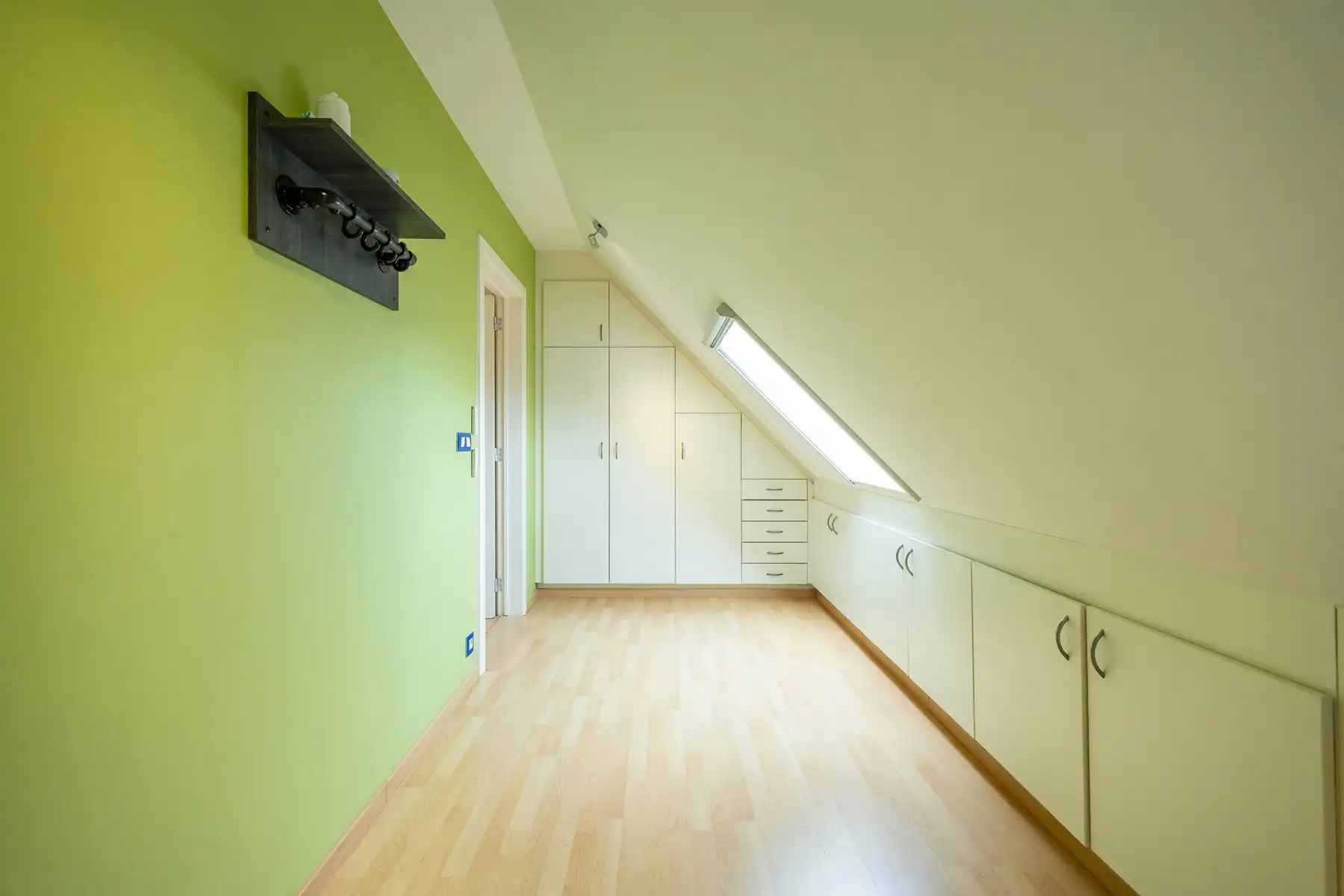 Ruime gezinswoning met tuin in een doodlopende straat. foto 18