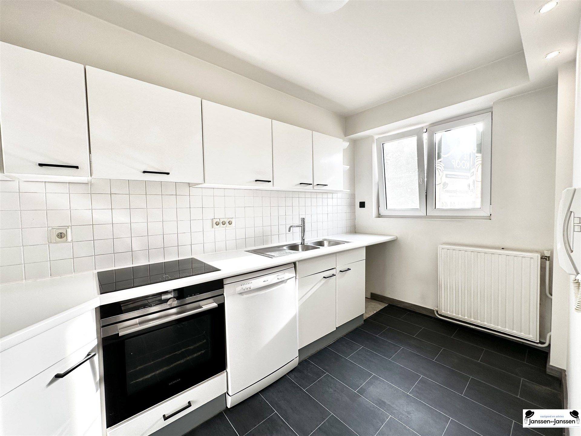 Duplex Appartement (108m²) met 3 tot 4 Slaapkamers, Garagebox en Terras (30m²) in Schoten foto 7