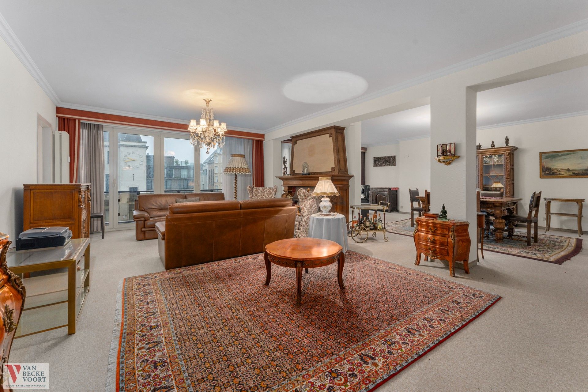 Volumineus appartement op Wapenplein foto 3