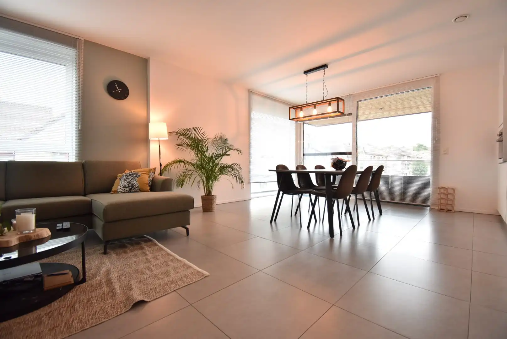 Knap en zeer degelijk afgewerkt twee-slaapkamer appartement met terras in hartje Hoeselt foto 7